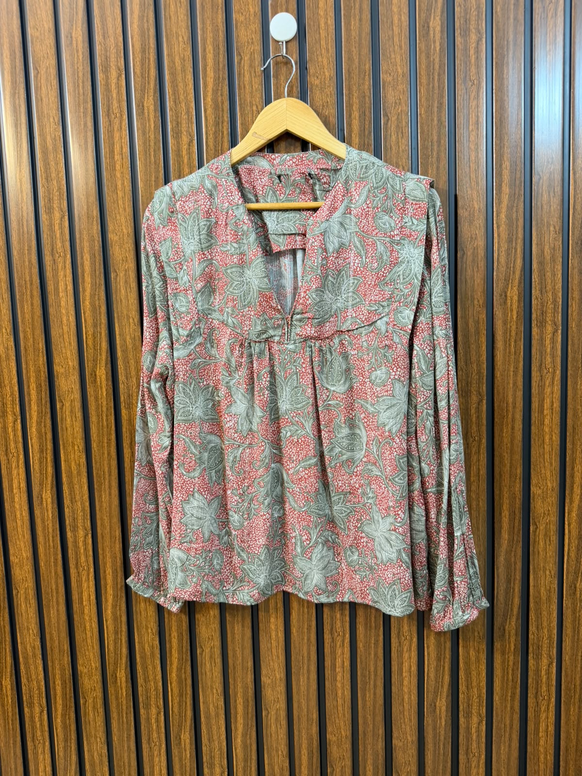 Chest 21  Length 24  Fabric Rayon Western Women's Timeless Full Sleeve Top