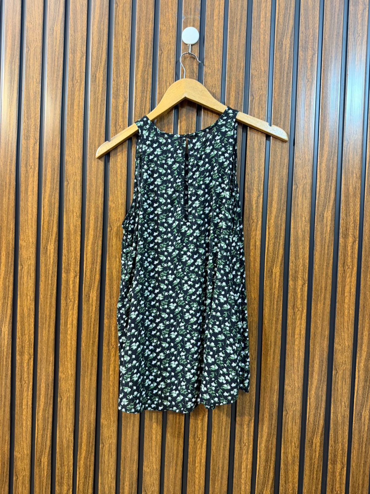 Chest 18  Lenght 24  Fabric linen Premium Women's Sleeveless Top