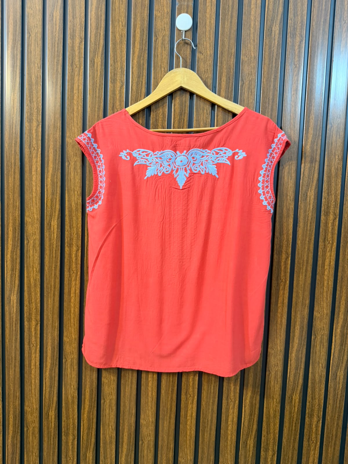 Chest 20  Lenght 23  Fabric linen Elegant Women's Sleeveless Top
