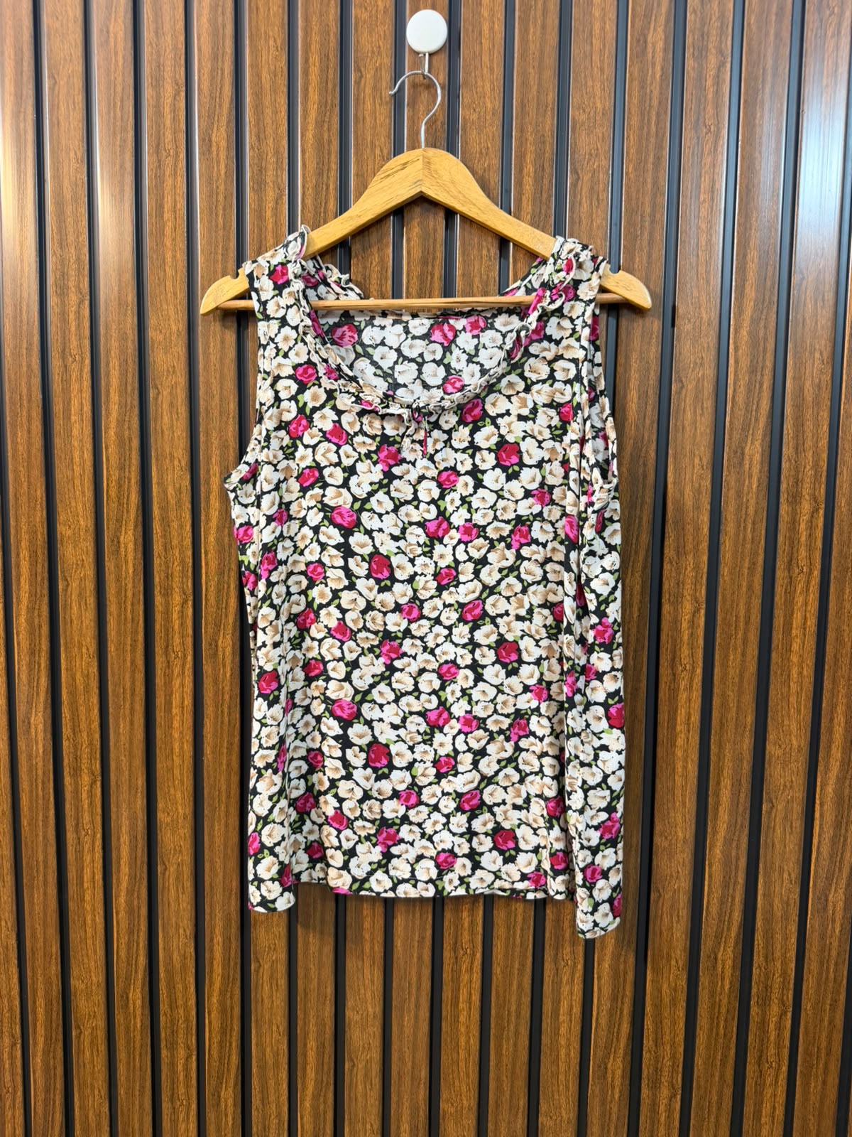 Chest 19  Lenght 25  Fabric linen Women's Casual Sleeveless Top