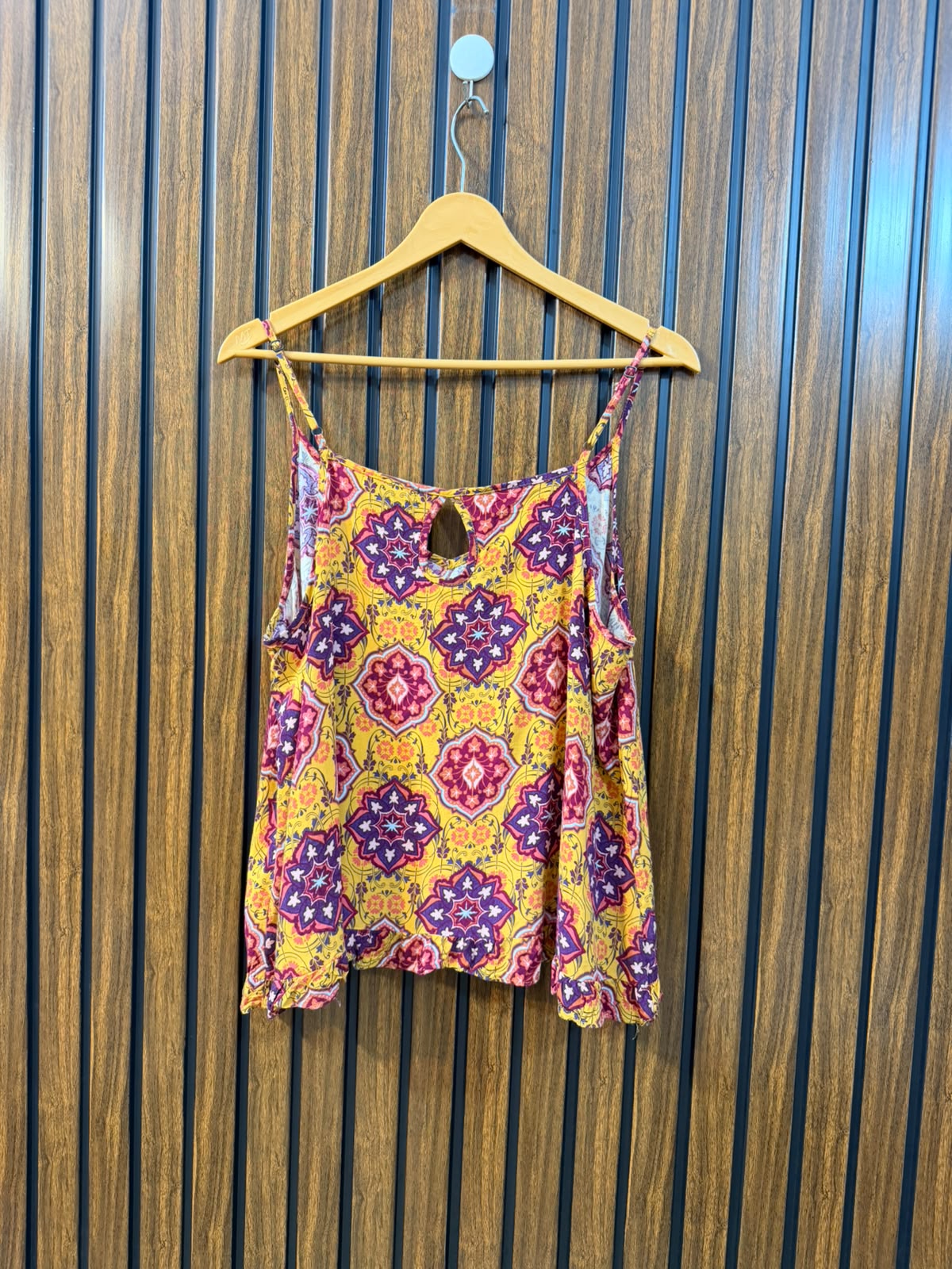 Chest 20  Lenght 22  Fabric linen Women's Urban Sleeveless Top