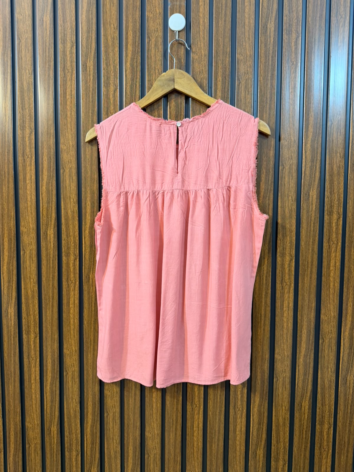 Chest 20  Lenght 25  Fabric linen Women's Comfort Sleeveless Top