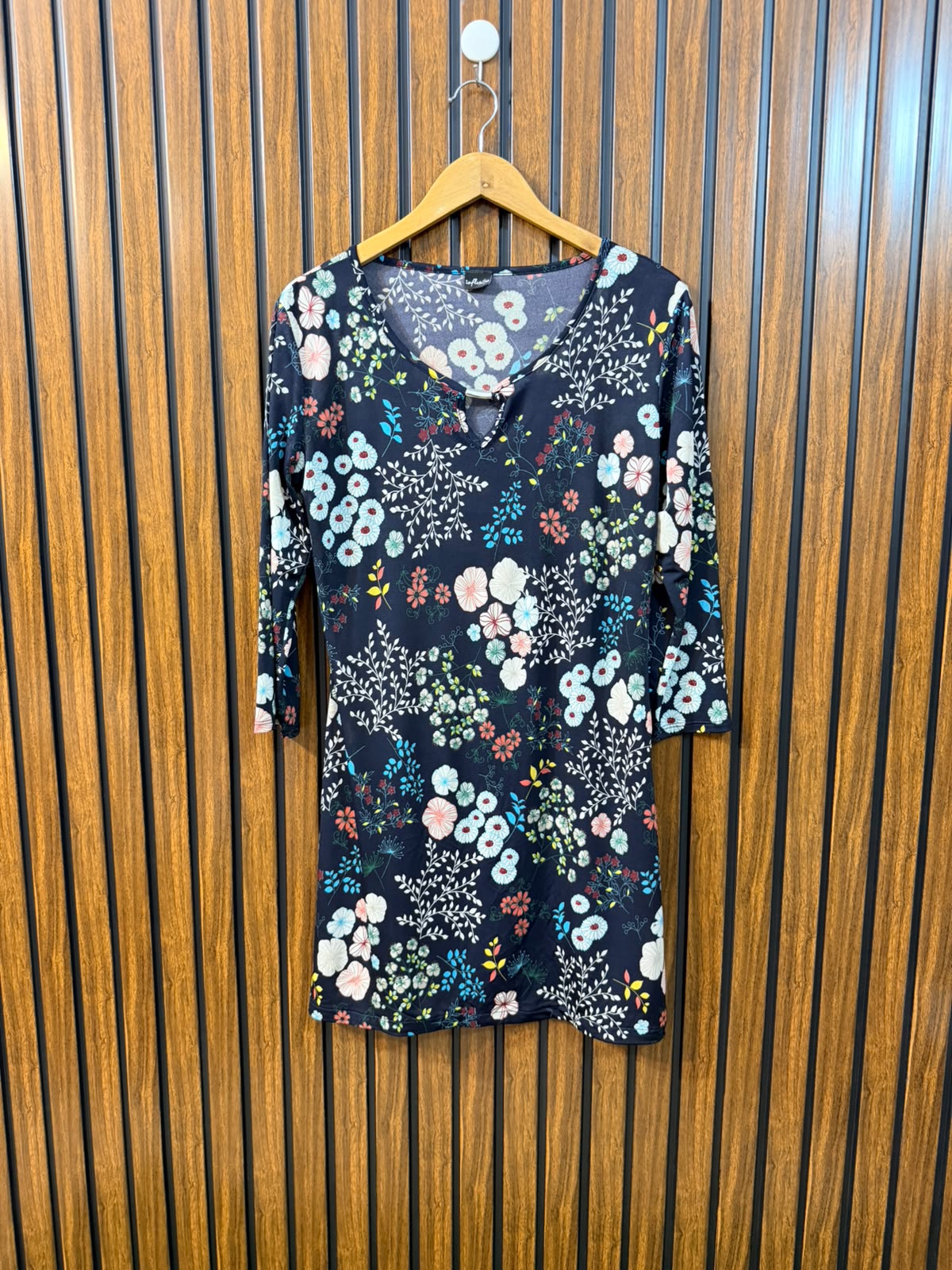 Chest 20  Lenght 33  Fabric Silk Jersey Casual Western Women's Long Top