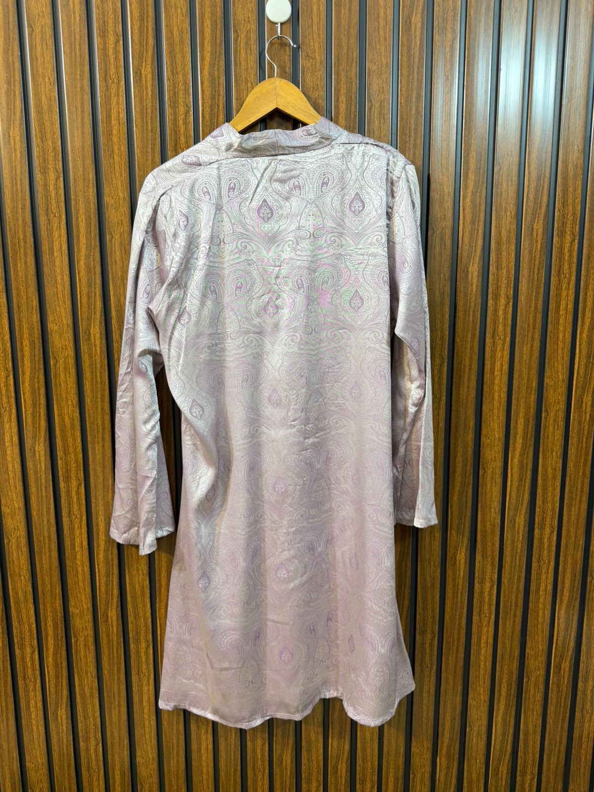 Chest 18  Lenght 38  Fabric Silk Trendy Western Women's Long Top