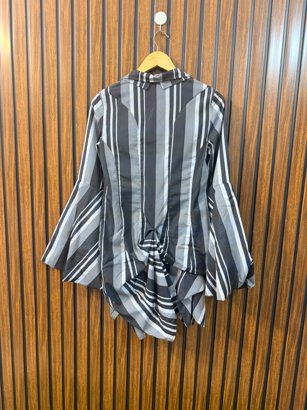 Chest 16  Lenght 24 to 32  Fabric silk Western Wear Women's Long Top