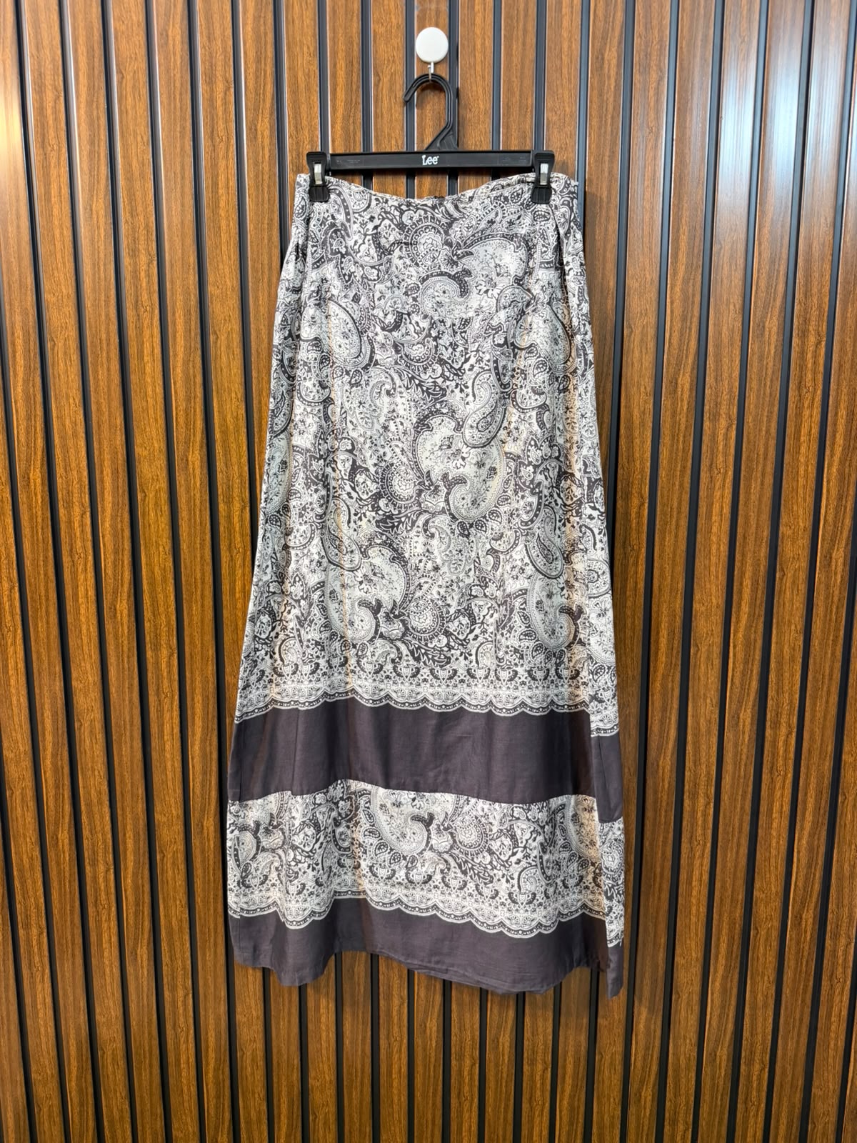 Waist 27  Lenght 40  Fabric cotton silk Stylish Women's Skirt