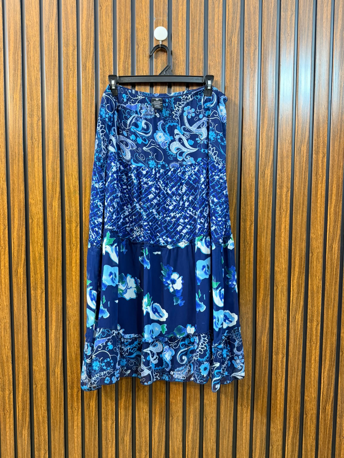 Waist 40  Lenght 32  Fabric chiffon Women's Branded Skirt Collection