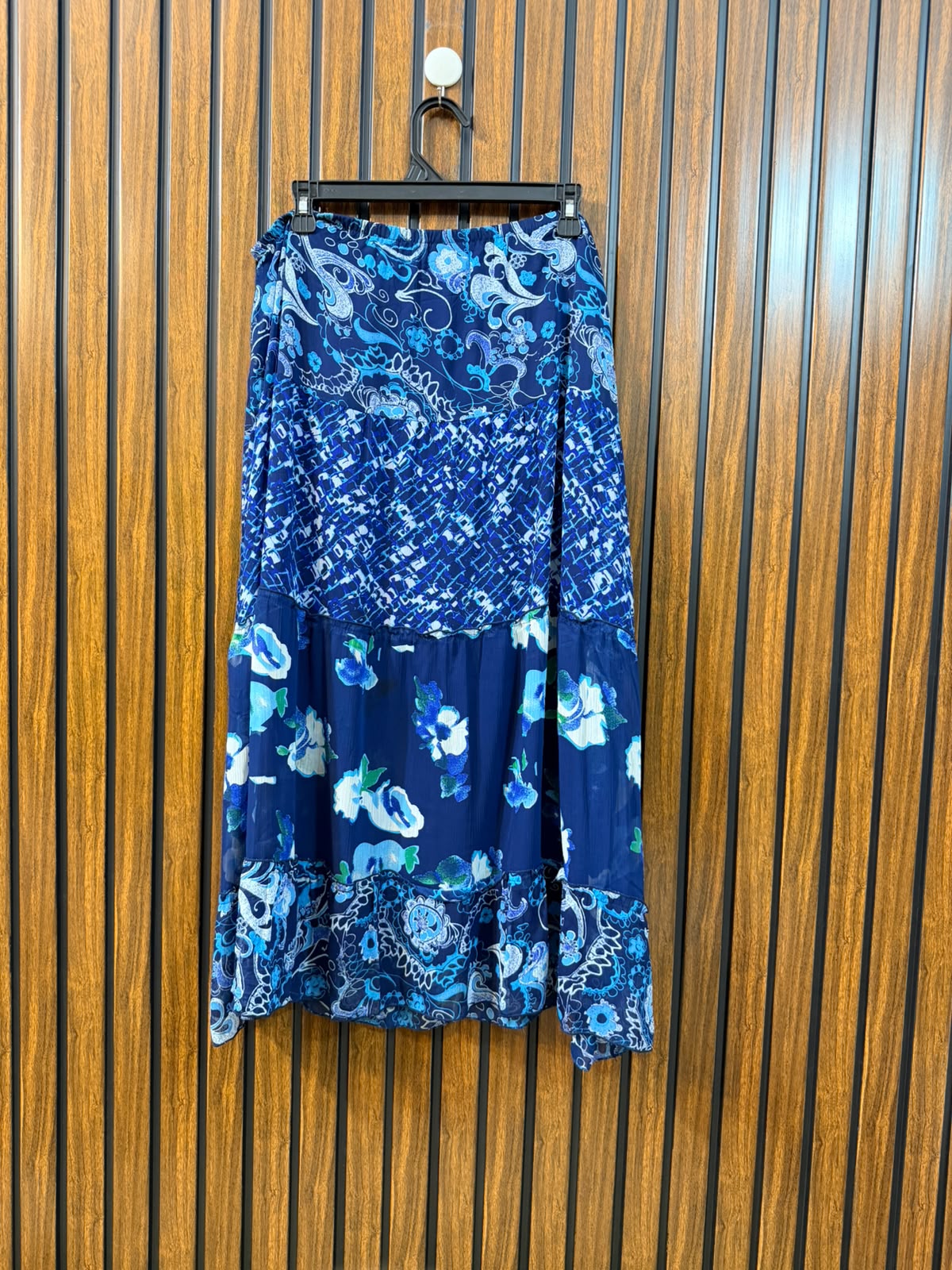 Waist 40  Lenght 32  Fabric chiffon Women's Branded Skirt Collection