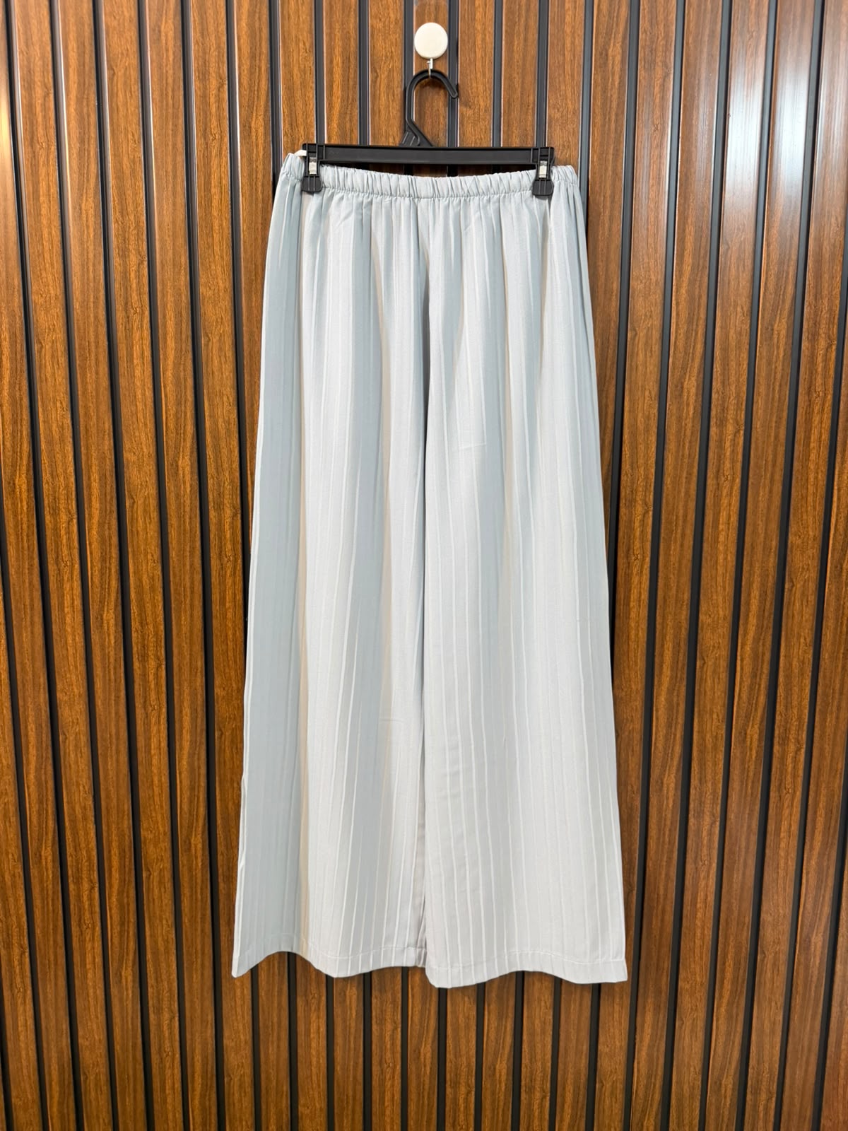 Waist 28  Lenght 39  Fabric silk Branded Women's Trouser Collection