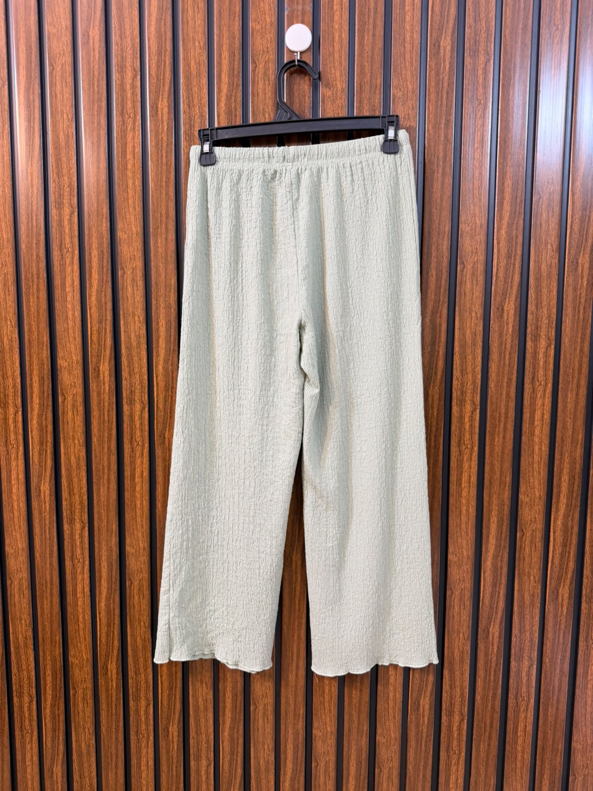 Chest 26  Lernght 31  Fabric rayon Stylish Western Women's Trouser