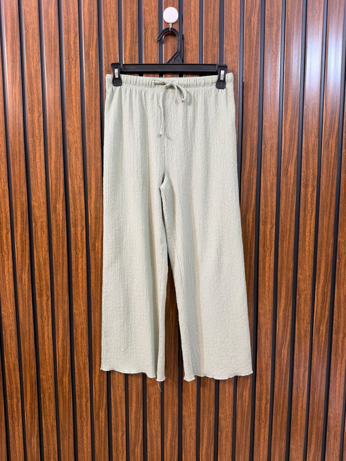 Chest 26  Lernght 31  Fabric rayon Stylish Western Women's Trouser