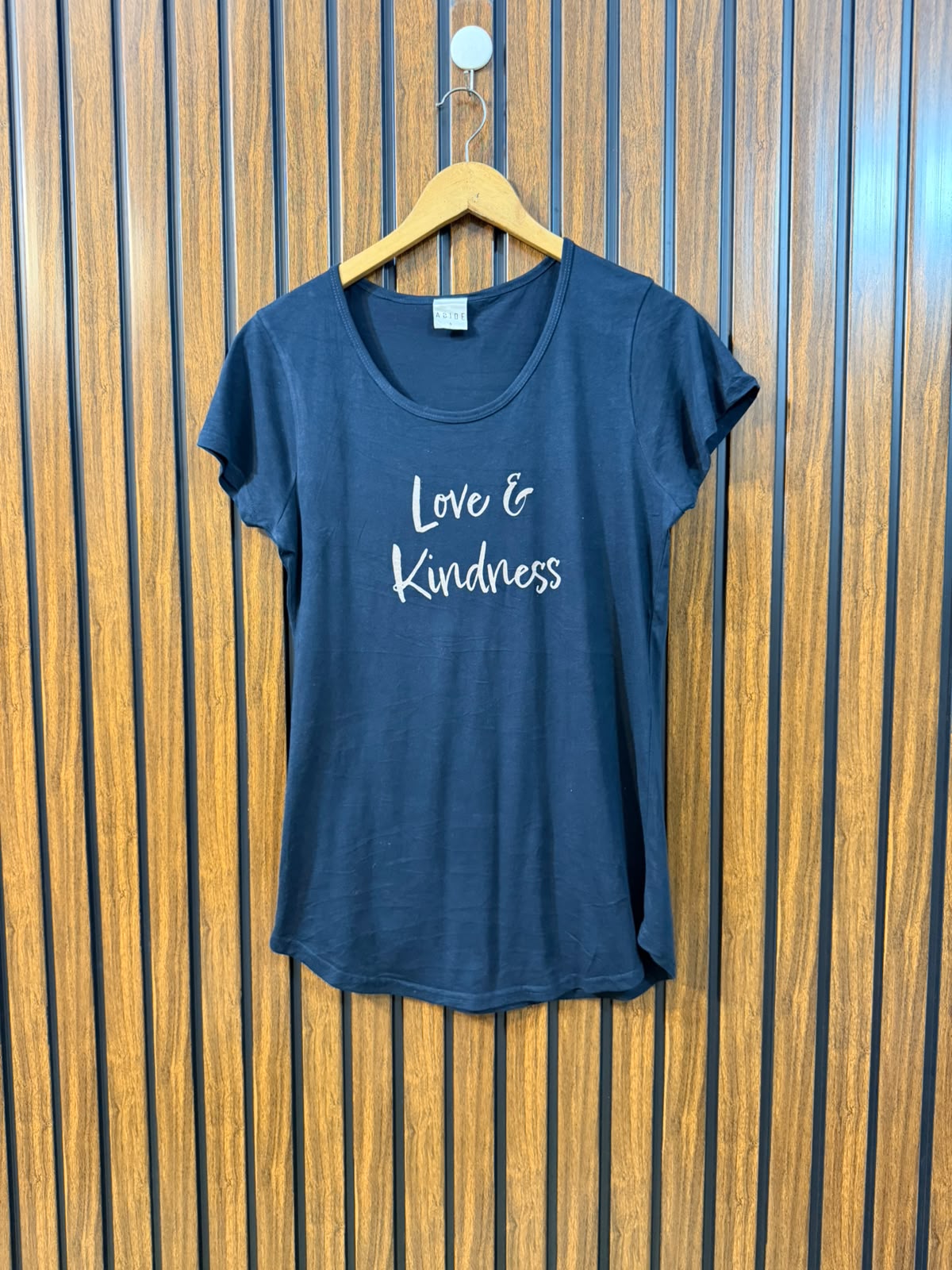 Chest 18  Length 26 Women's Signature T-Shirt