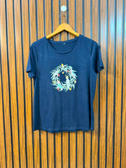 Chest 20  Length 23.5 Women's Elegant T-Shirt