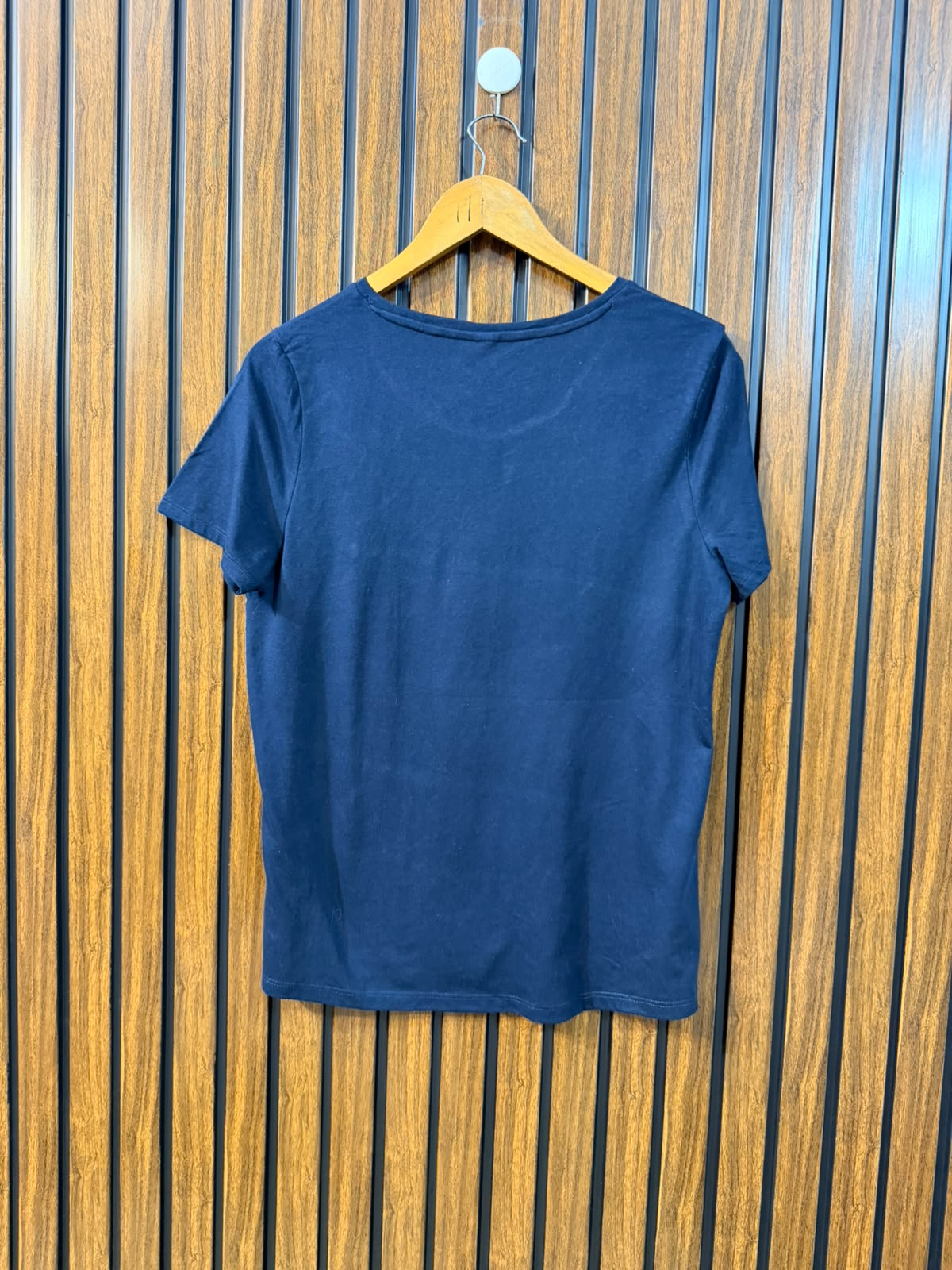 Chest 20  Length 23.5 Women's Elegant T-Shirt