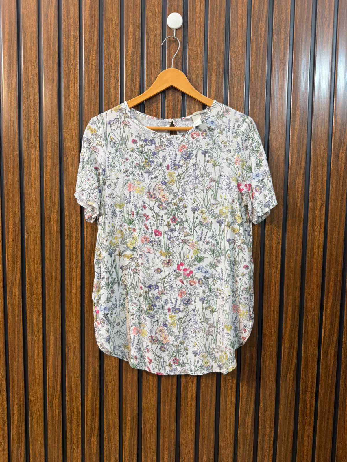 Chest 17  Length 24.5  Fabric Chiffon Women's Signature Half Sleeve Top