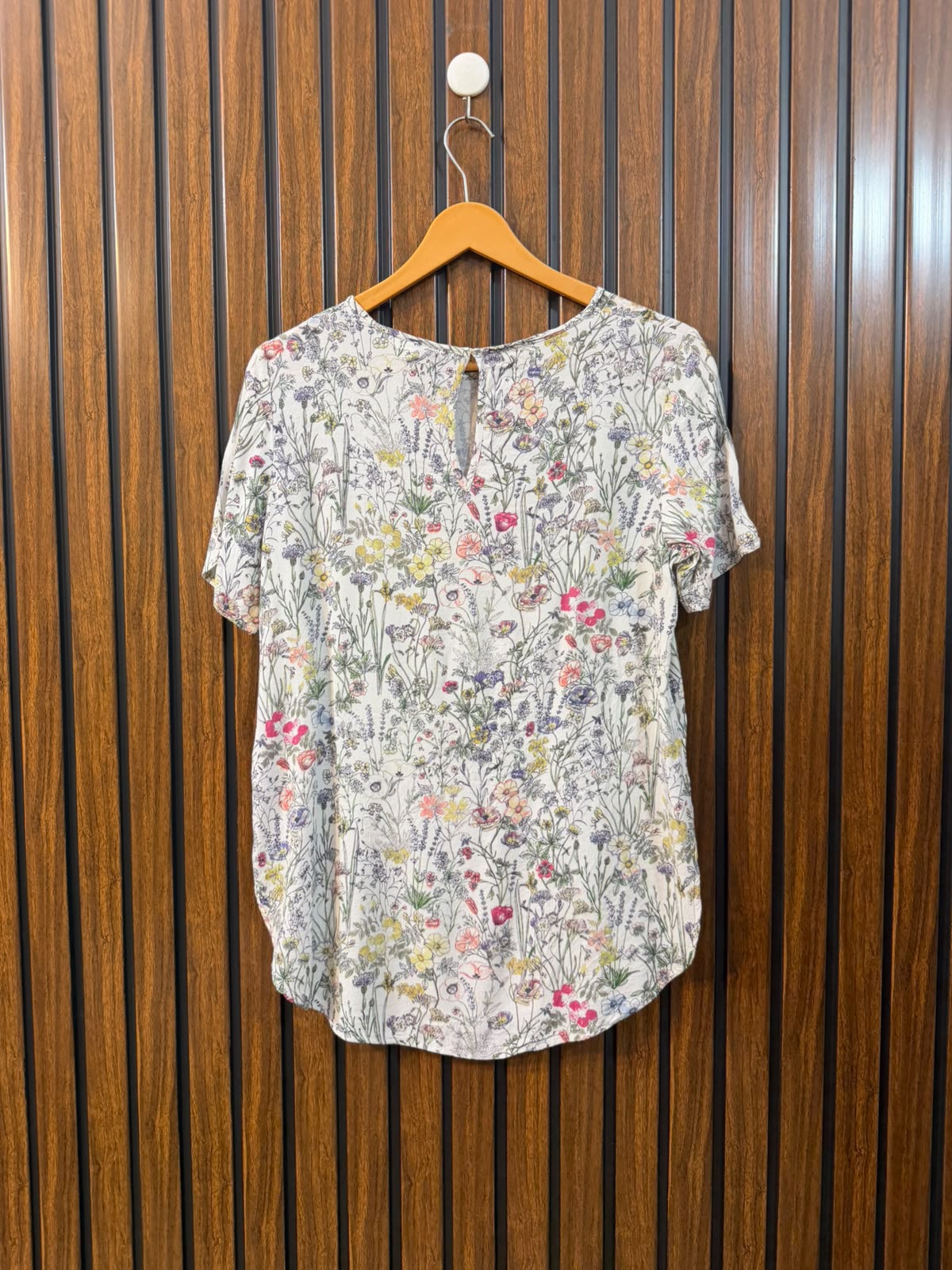 Chest 17  Length 24.5  Fabric Chiffon Women's Signature Half Sleeve Top