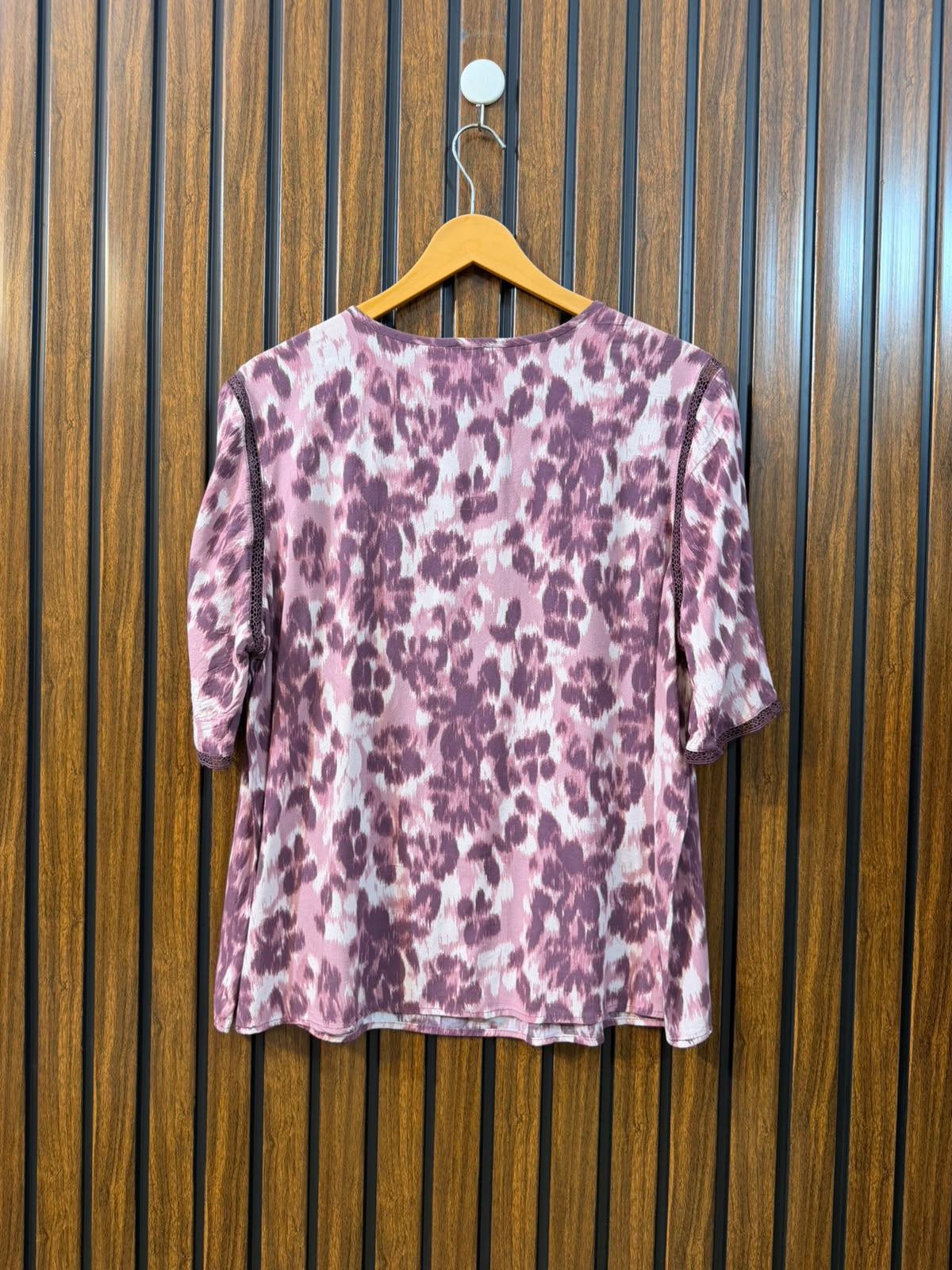 Chest 21  Length 23  Fabric Linen Women's Contemporary Top