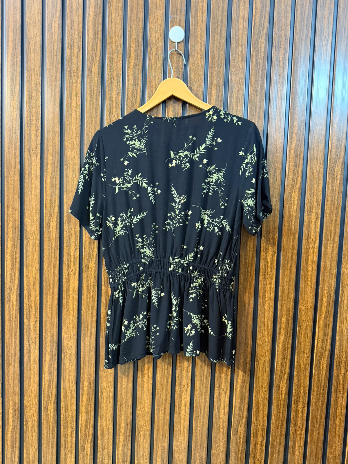 Chest 17   Length 23.5  Fabric Rayon Women's Branded Everyday Top