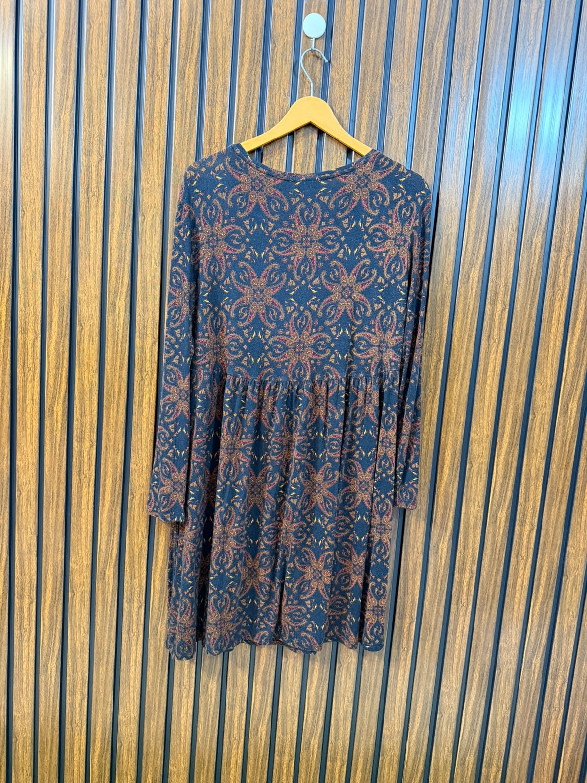 Chest 21  Length 34  Fabric Jersey Women's Long Top Store