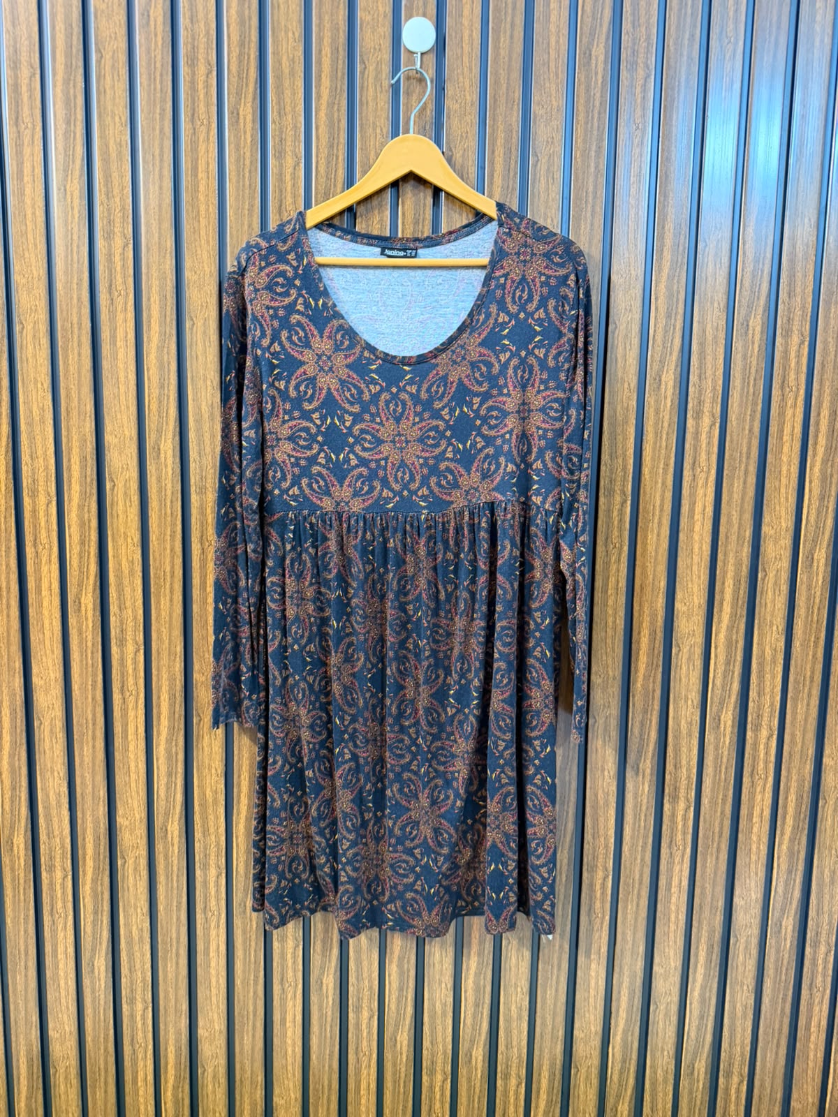 Chest 21  Length 34  Fabric Jersey Women's Long Top Store