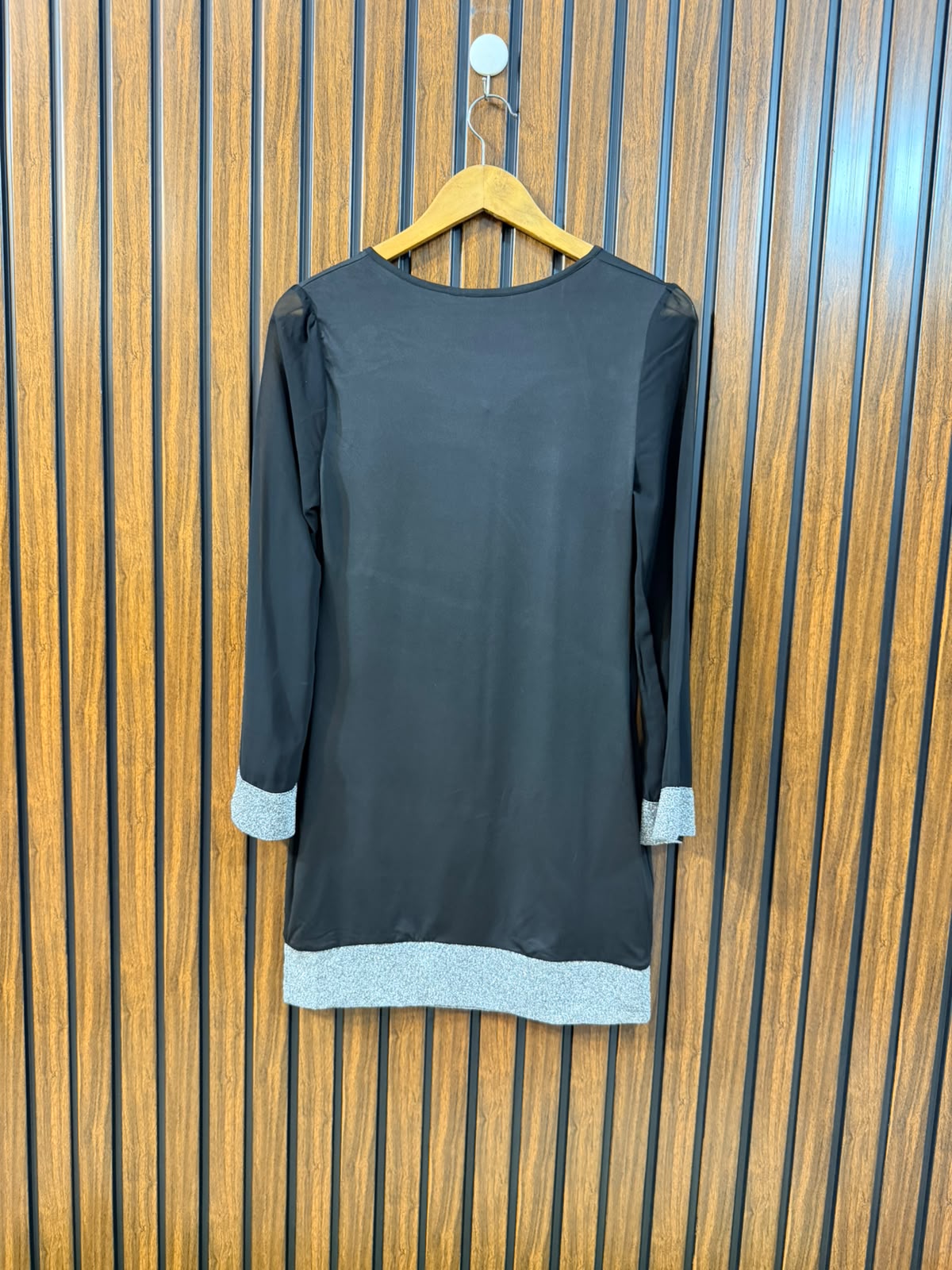 Chest 18  Length 31  Fabric Sleeve Chiffon other Fabric Silk Jersy Branded Ladies Long Top
