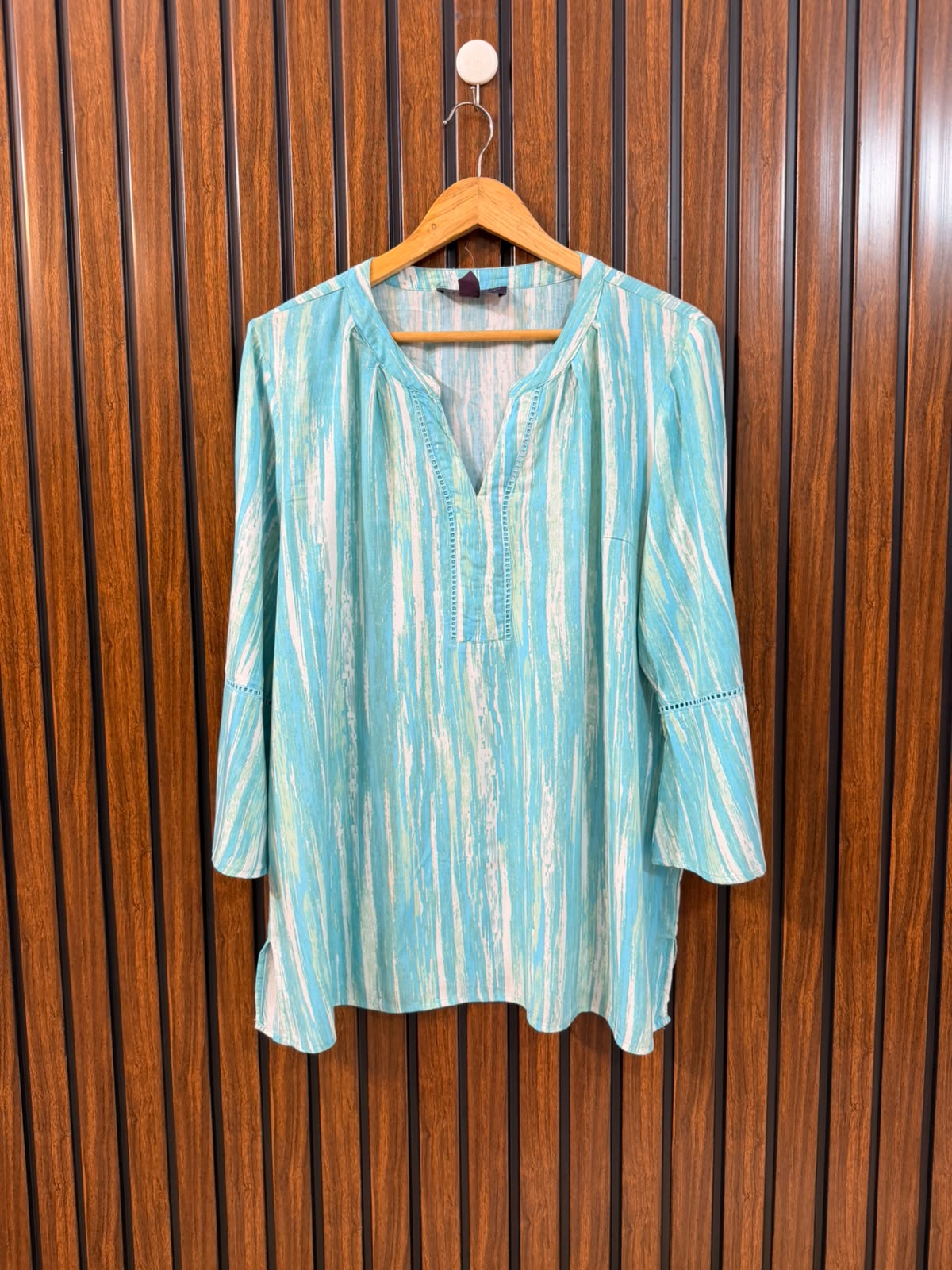 Chest 22  Length 27  Fabric Linen Classic Western Women's Full Sleeve Top