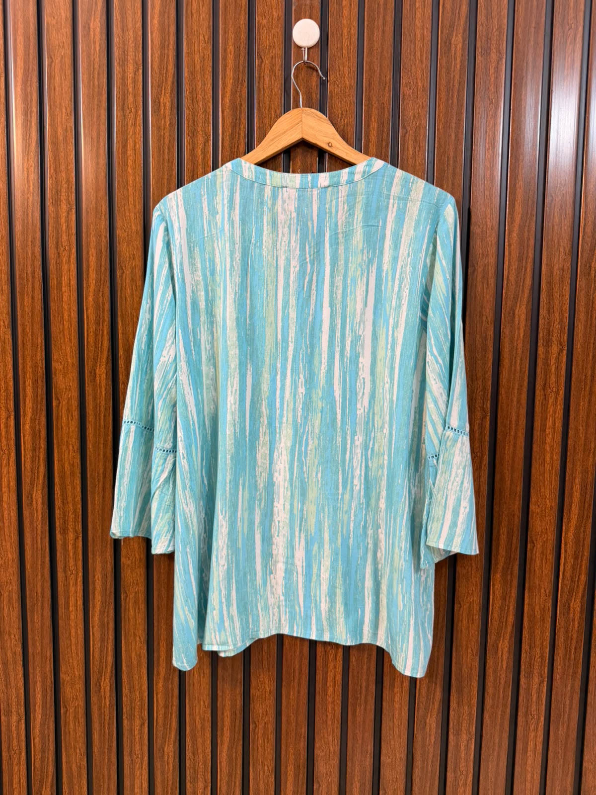 Chest 22  Length 27  Fabric Linen Classic Western Women's Full Sleeve Top