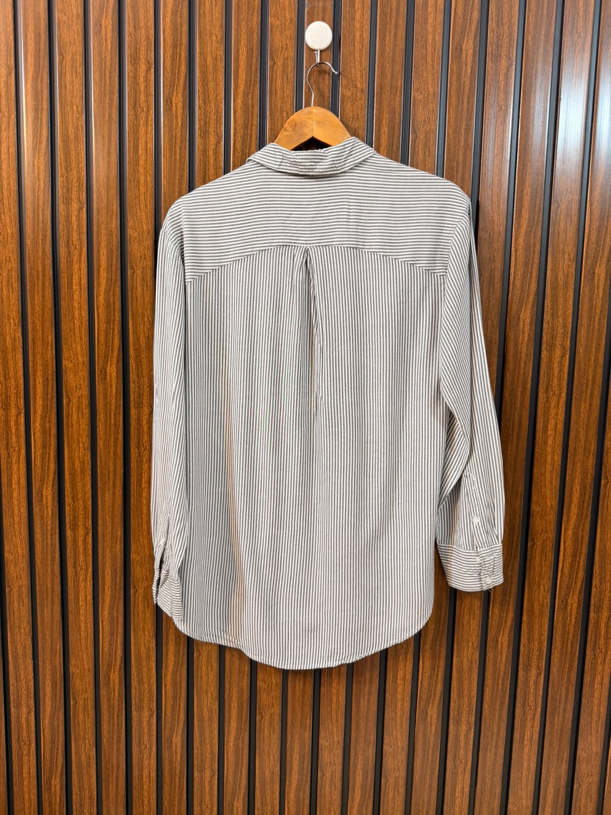 Chest 19  Length 27  Fabric Linen Chic Western Branded Women's Full Sleeve Top