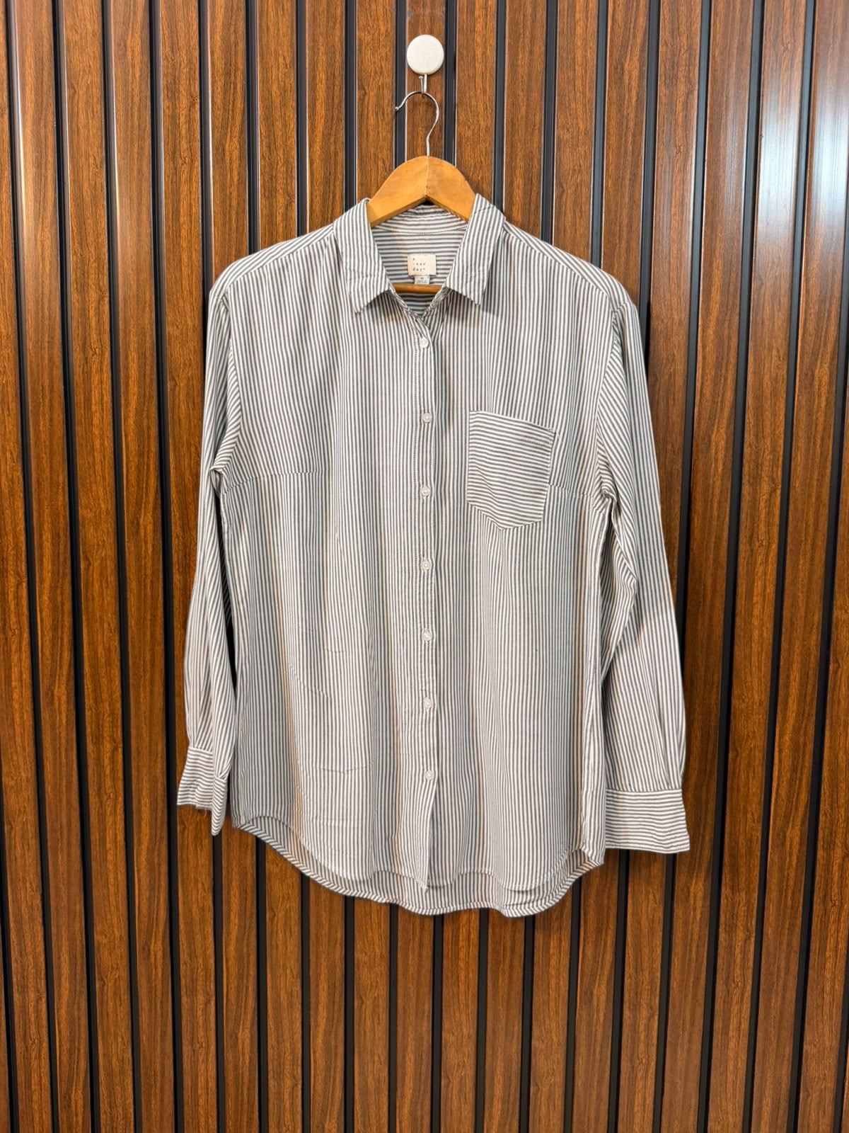Chest 19  Length 27  Fabric Linen Chic Western Branded Women's Full Sleeve Top