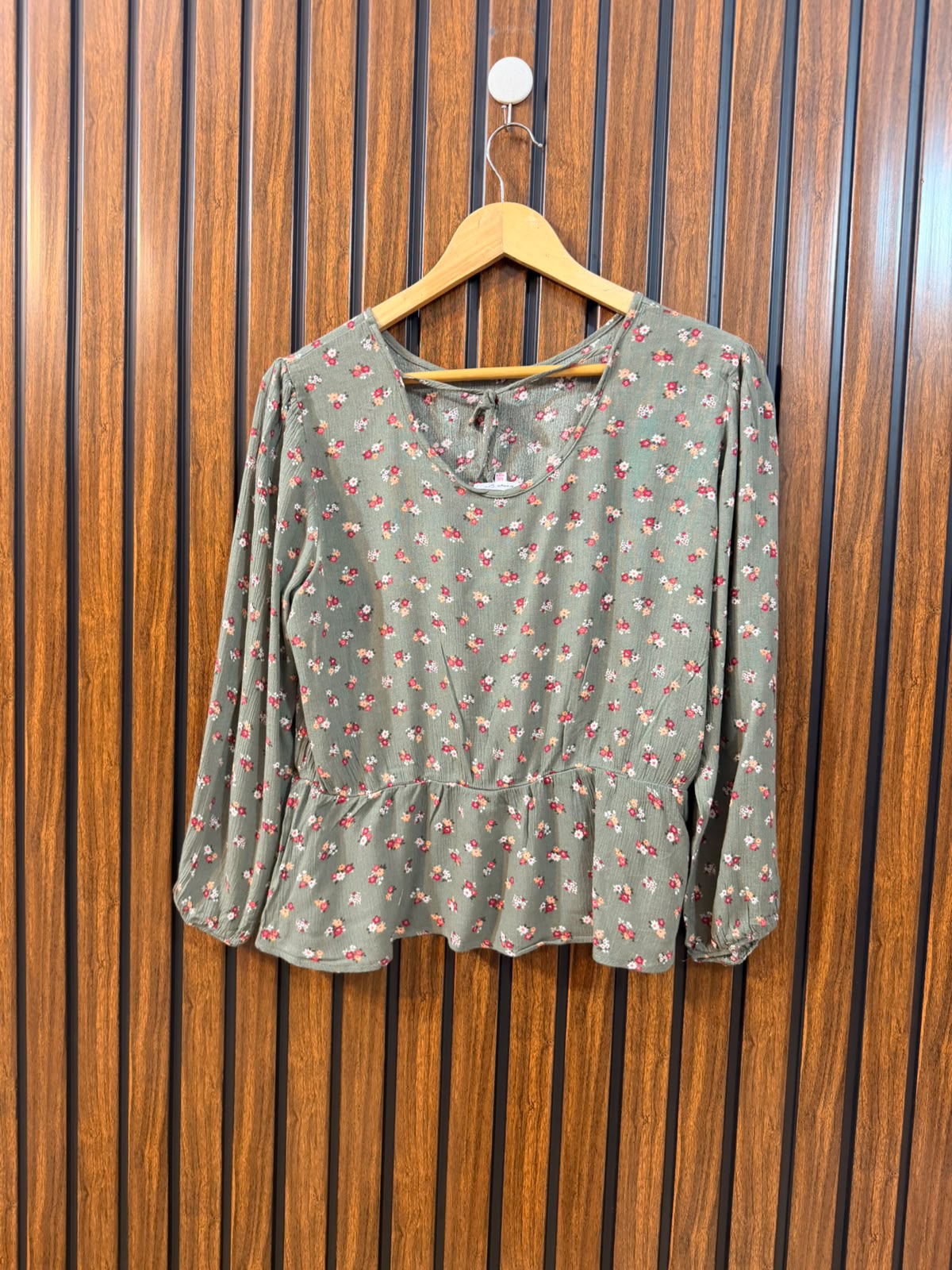 Chest 18.5  Length 21  Fabric Rayon Women's Exclusive Western Full Sleeve Top