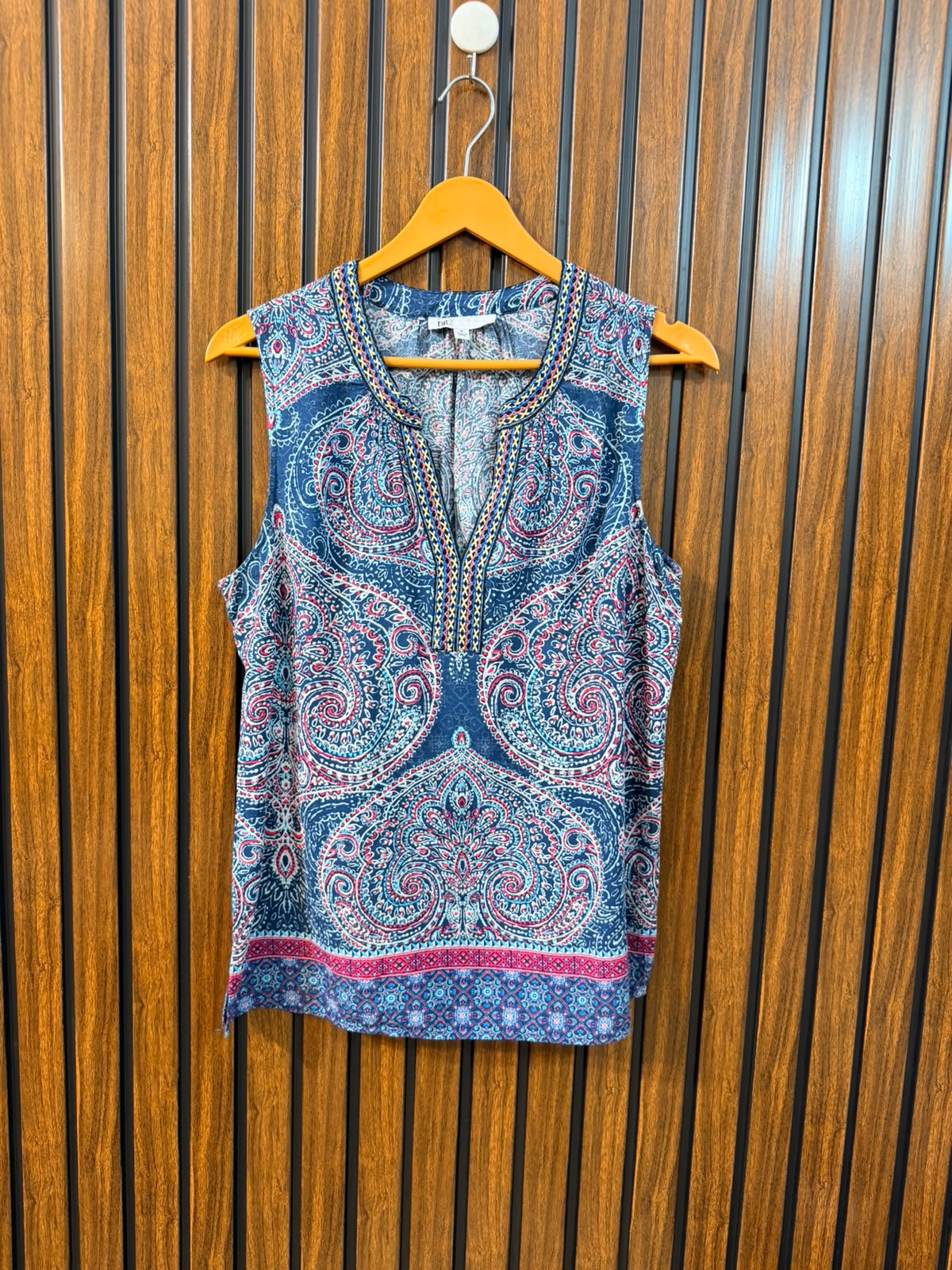 Chest 19  Length 24  Fabric Linen Women's Branded Sleeveless Top