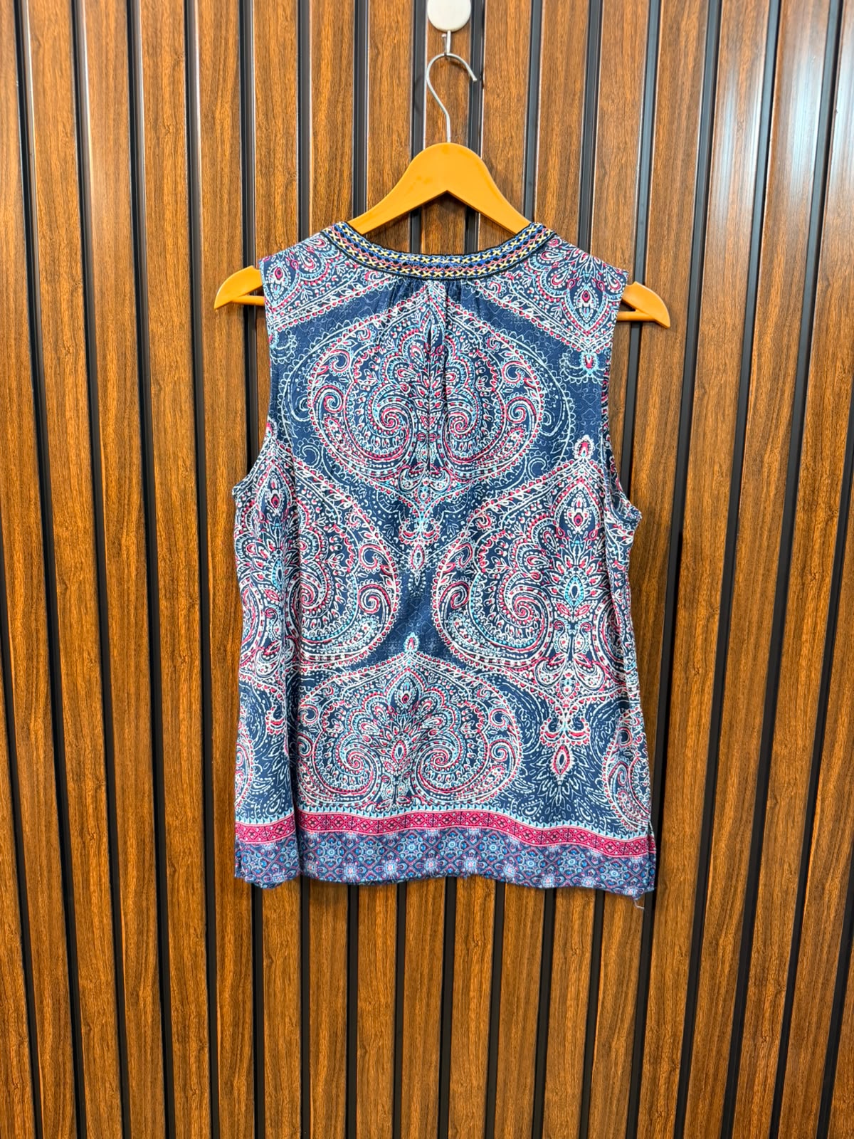 Chest 19  Length 24  Fabric Linen Women's Branded Sleeveless Top