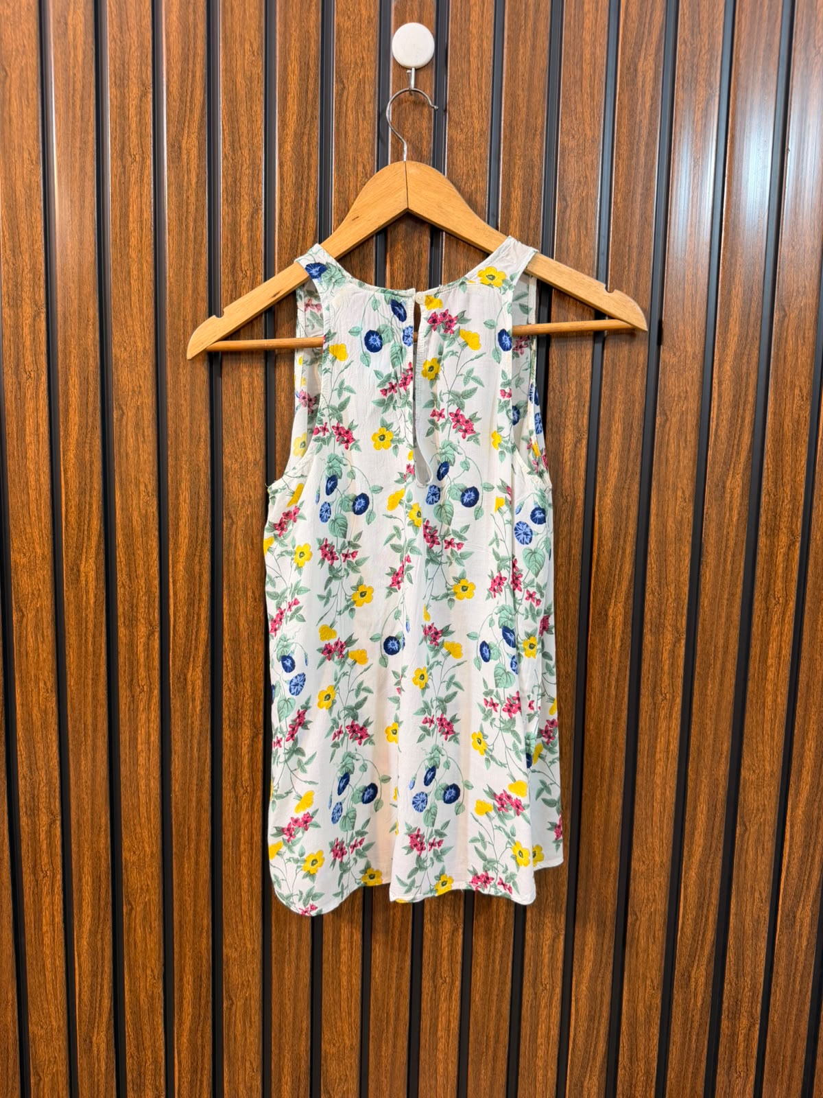 Chest 17  Length 23  Fabric Linen Women's Smart Sleeveless Top
