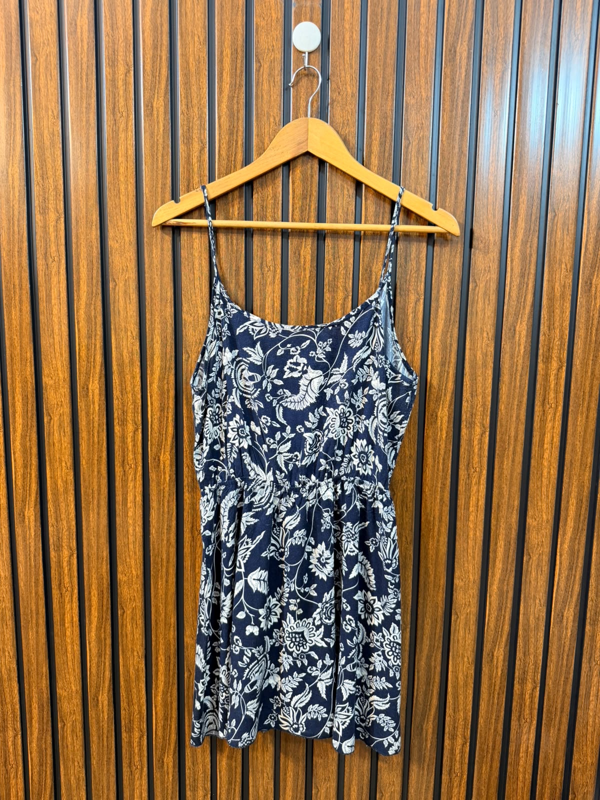 Chest 19  Length 32  Fabric Linen Women's Essential Sleeveless Top