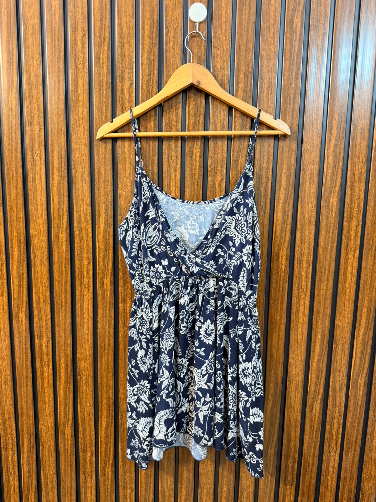 Chest 19  Length 32  Fabric Linen Women's Essential Sleeveless Top