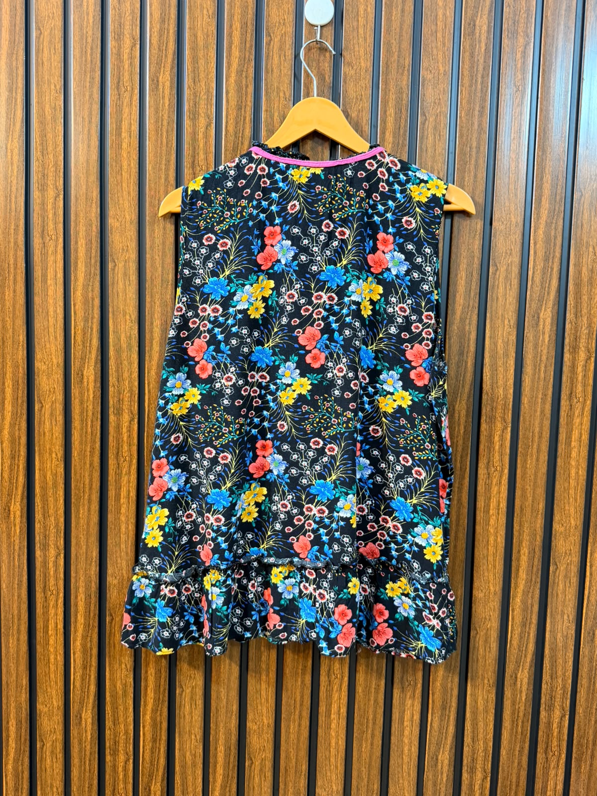 Chest 22  Length 25  Fabric Linen Women's Modern Fashion Top