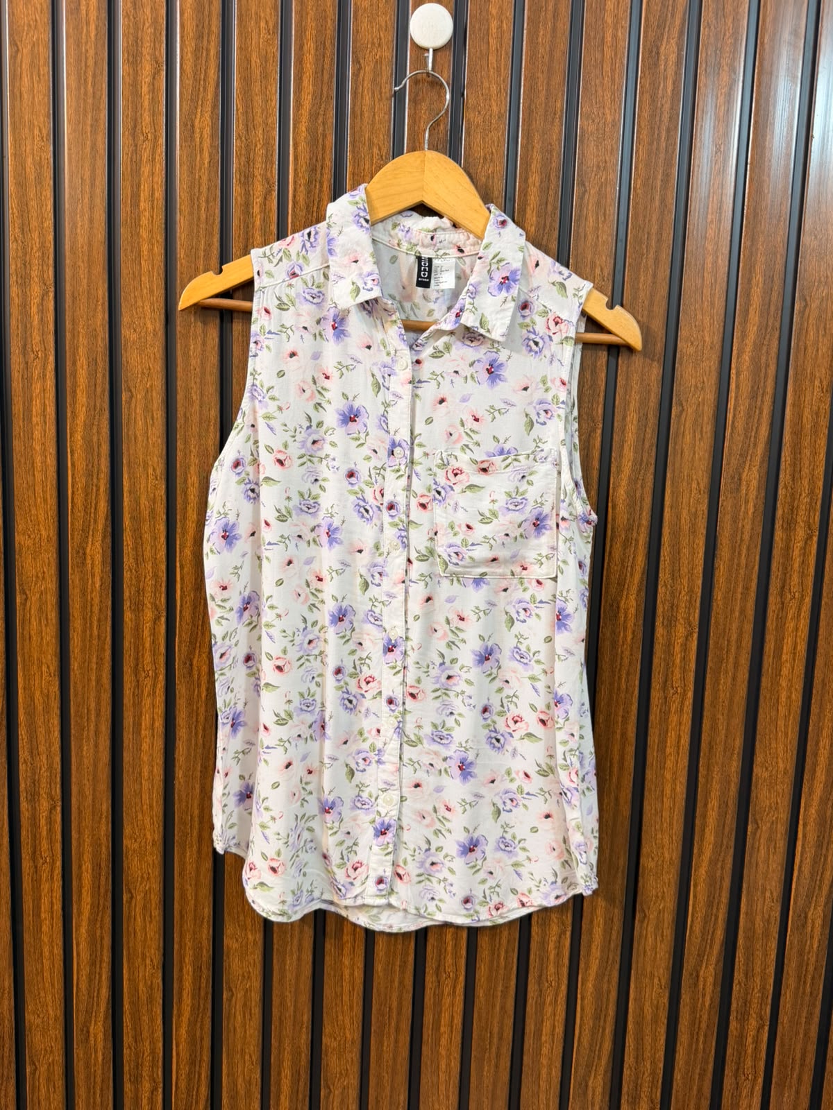 Chest 18  Length 25  Fabric Linen Women's Contemporary Sleeveless Top