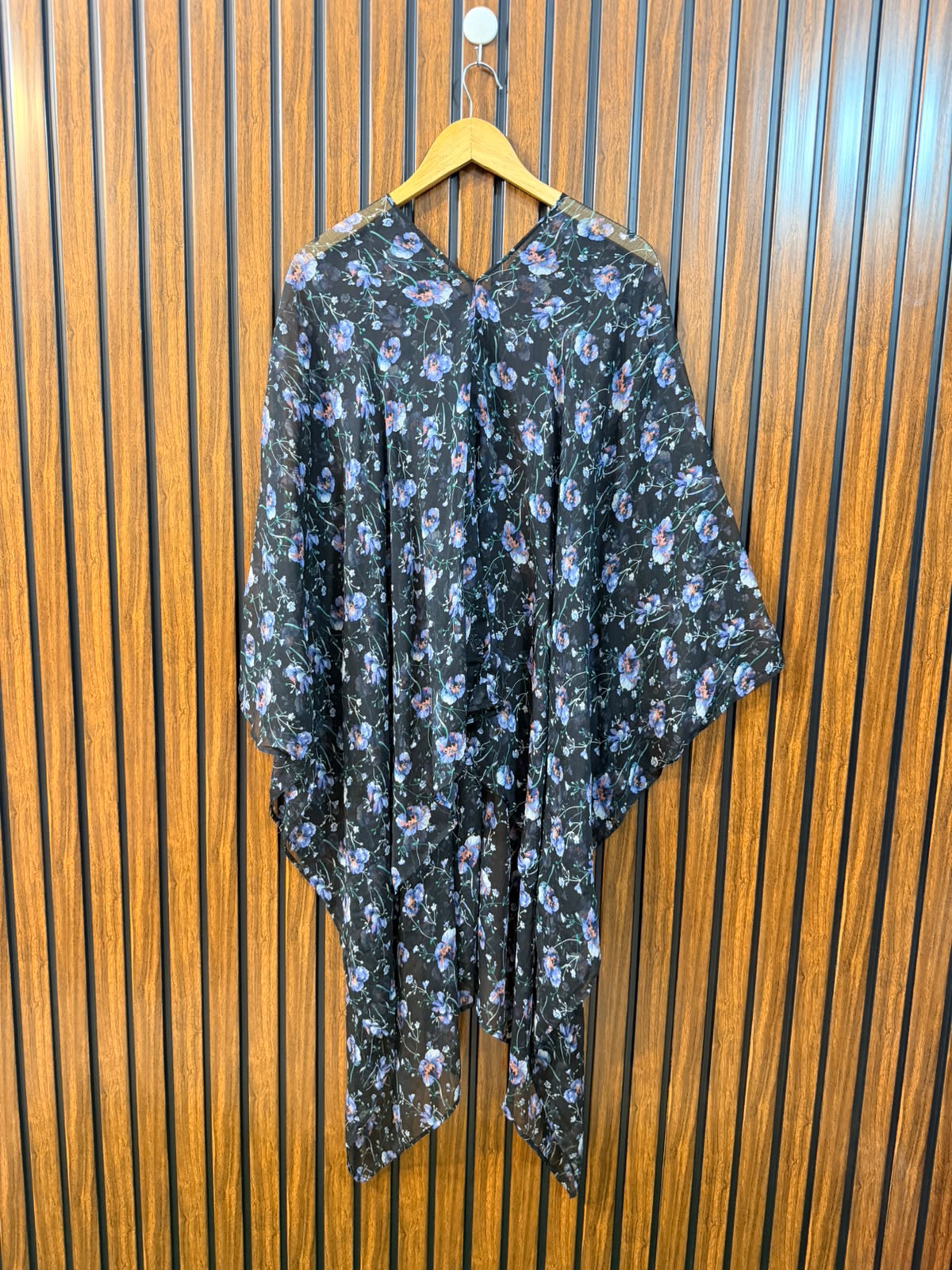 Chest Free Size  Length 25 To 40  Fabric Chiffon Premium Women's Long Ponchos