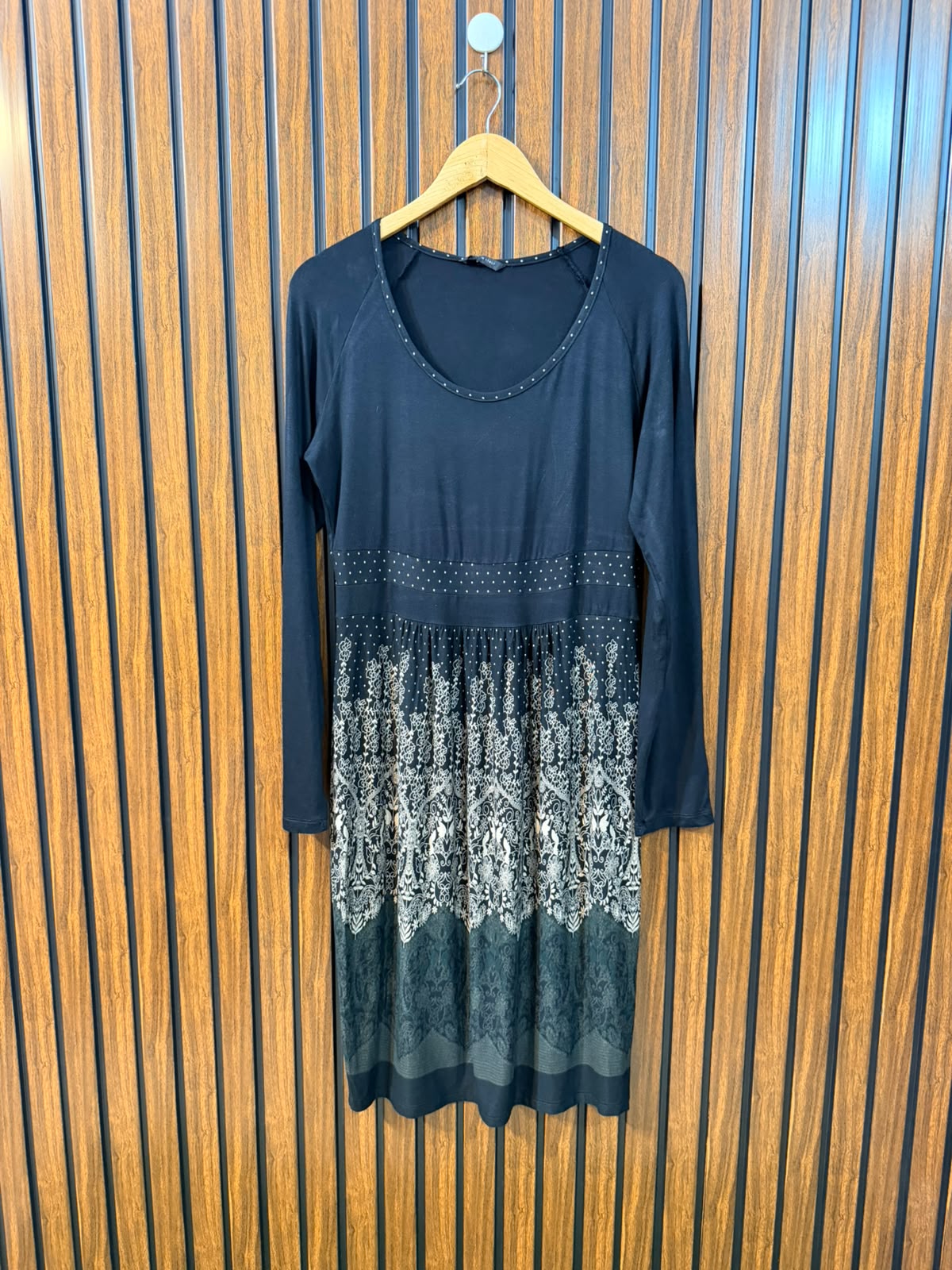 Chest 20  Length 41  Fabric Jersey Women's Smart Long Top