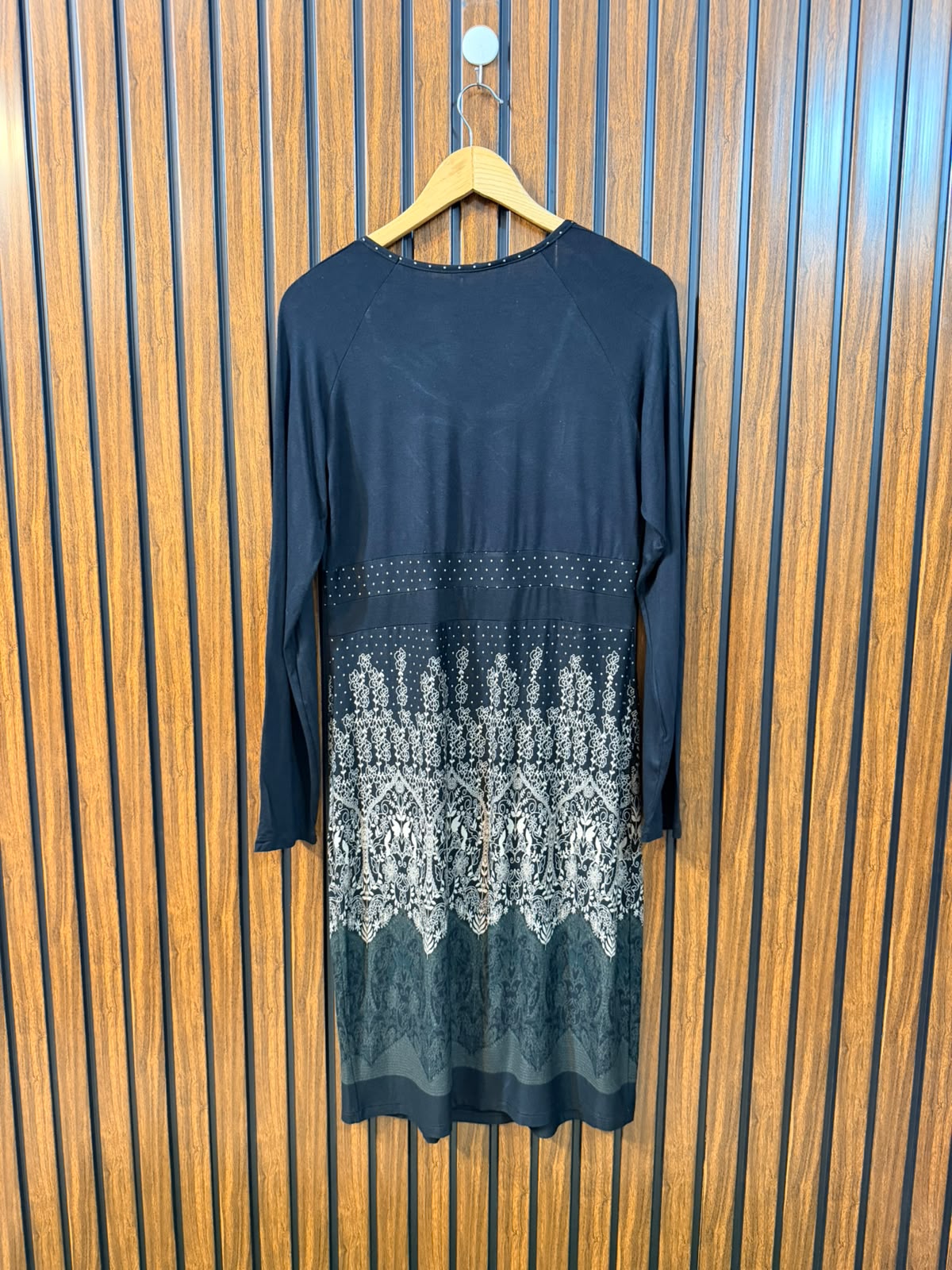 Chest 20  Length 41  Fabric Jersey Women's Smart Long Top