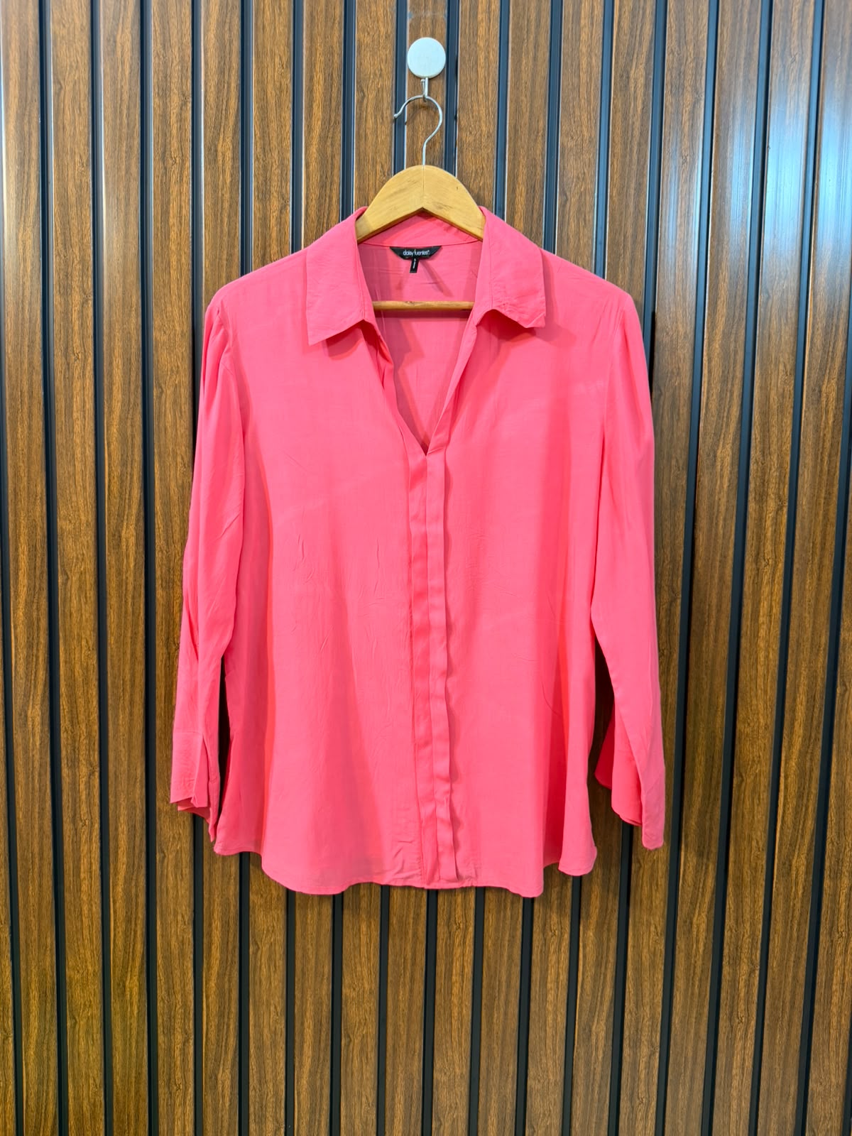 Chest 20  Length 24  Fabric Linen Branded Women's Exclusive Summer Top