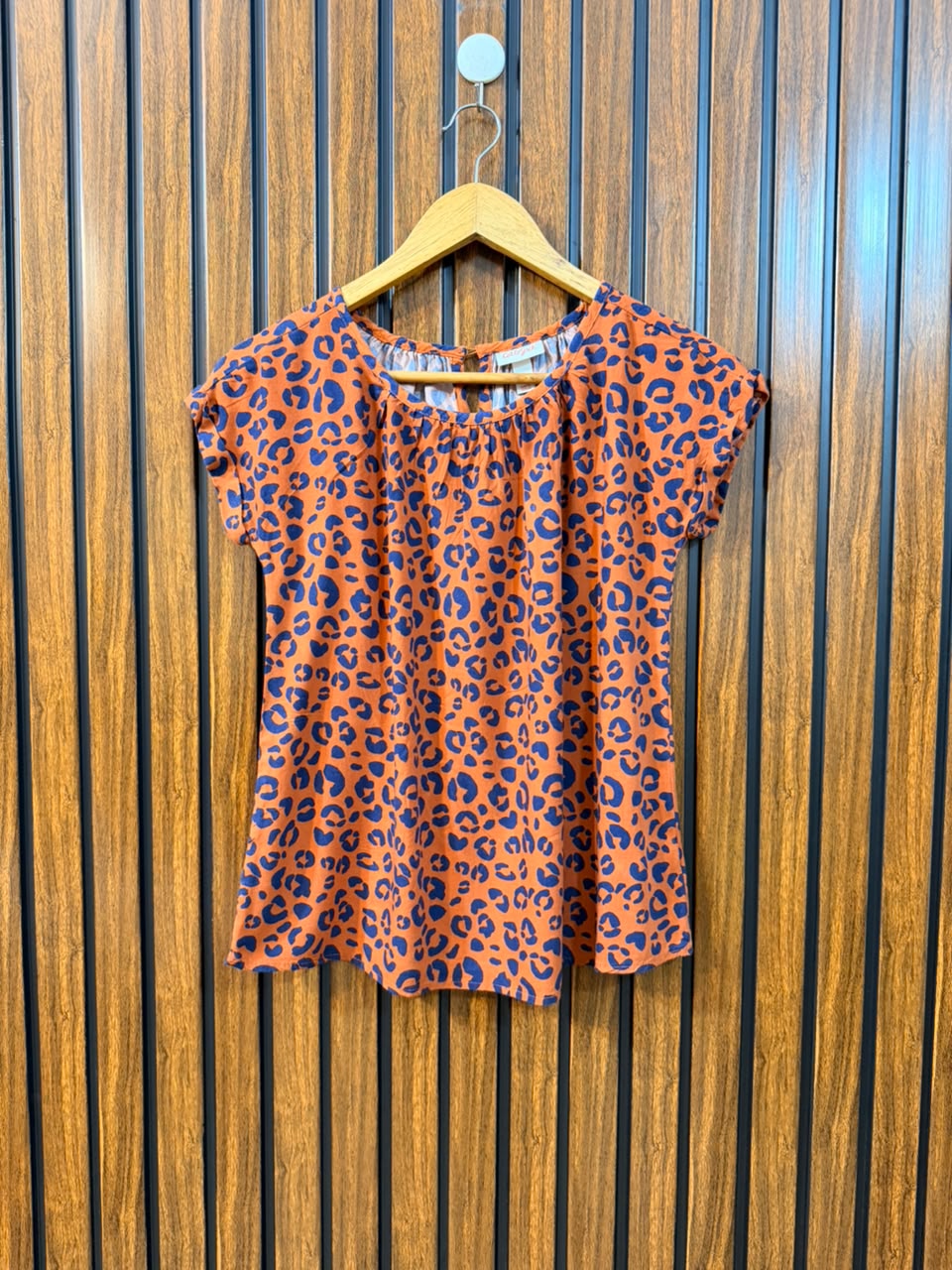 Chest 17  Length 21.5  Fabric Linen Western Women's Modern Half Sleeve Top