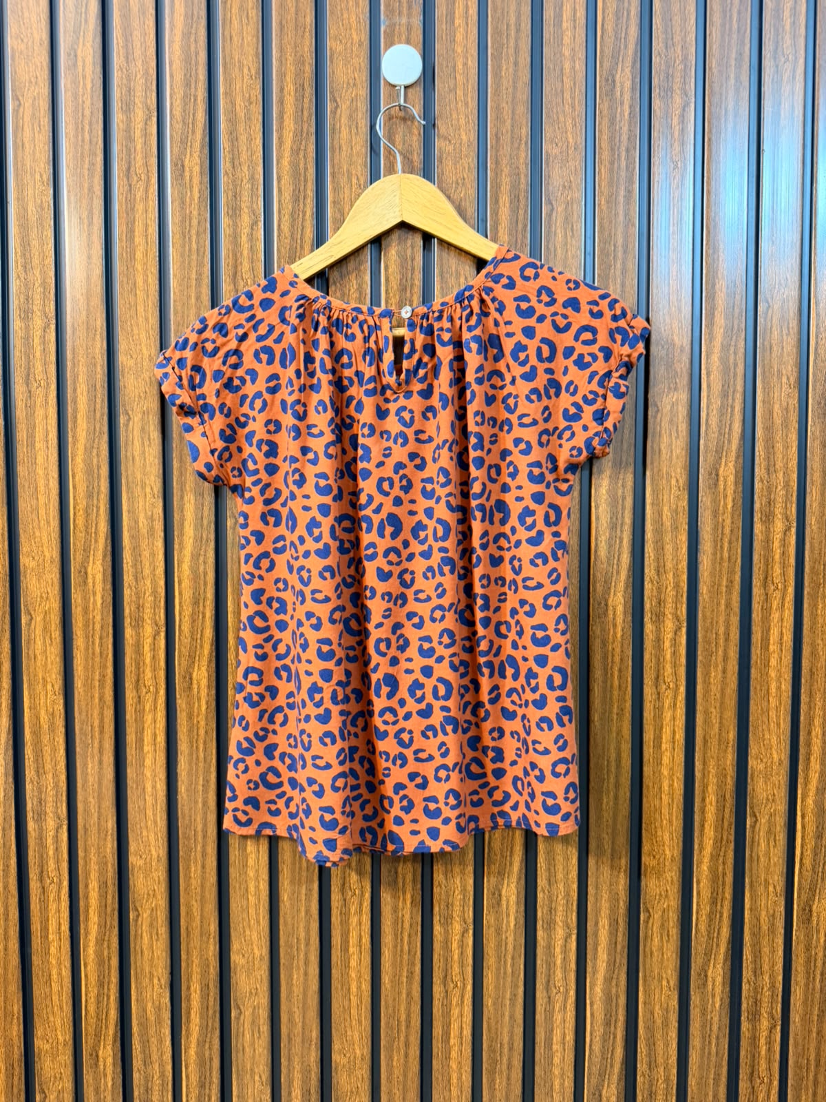 Chest 17  Length 21.5  Fabric Linen Western Women's Modern Half Sleeve Top