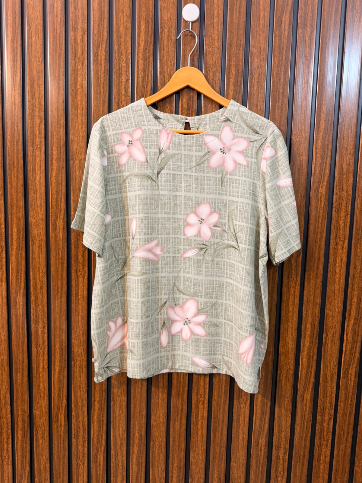 Chest 20  Length 24.5  Fabric Linen Women's Classic Western Half Sleeve Top