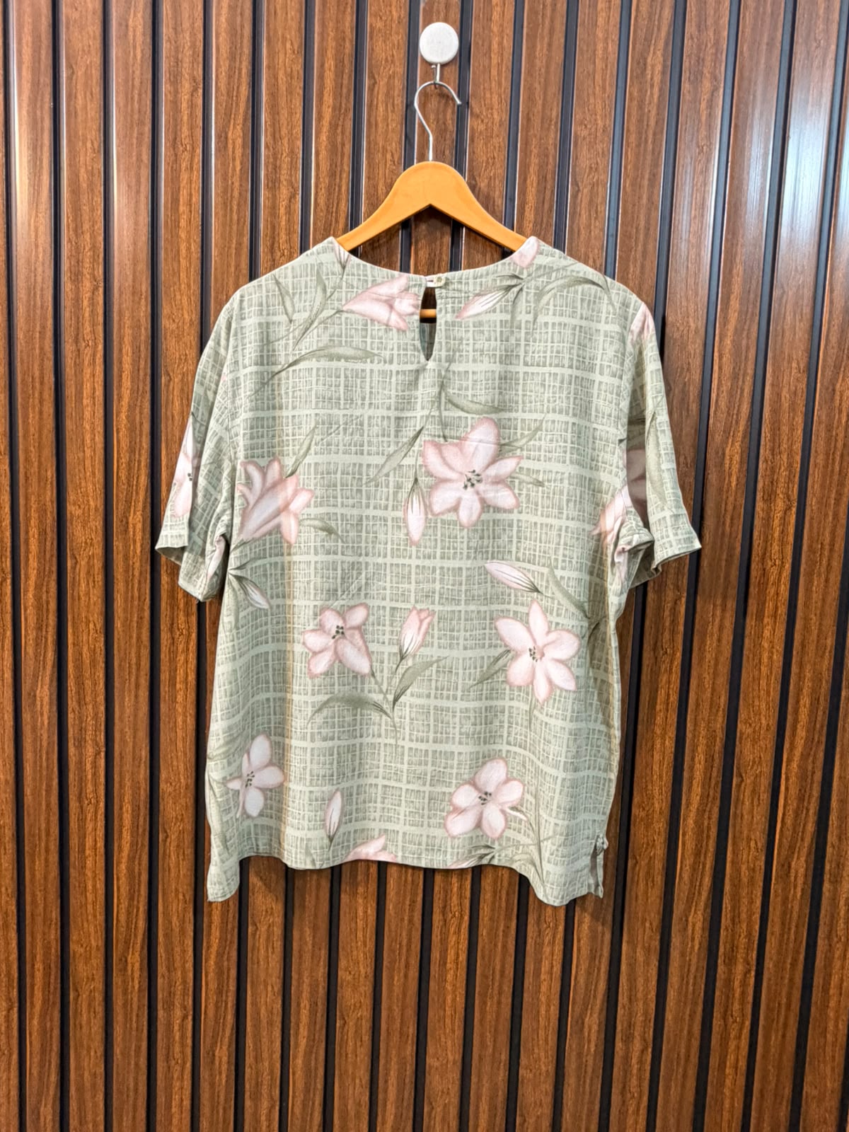 Chest 20  Length 24.5  Fabric Linen Women's Classic Western Half Sleeve Top