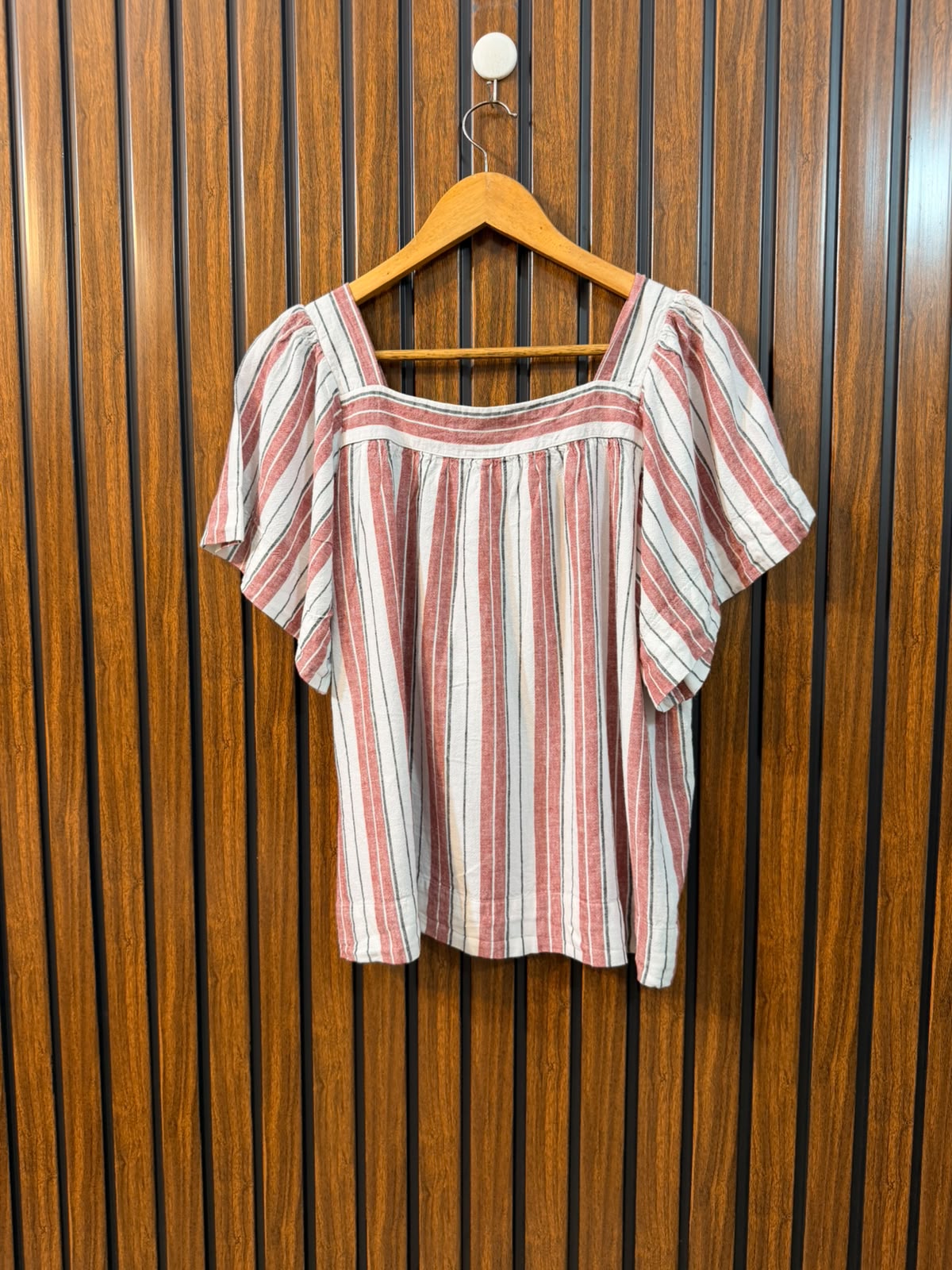 Chest 19  Length 21  Fabric Cotton Branded Women's Chic Summer Top