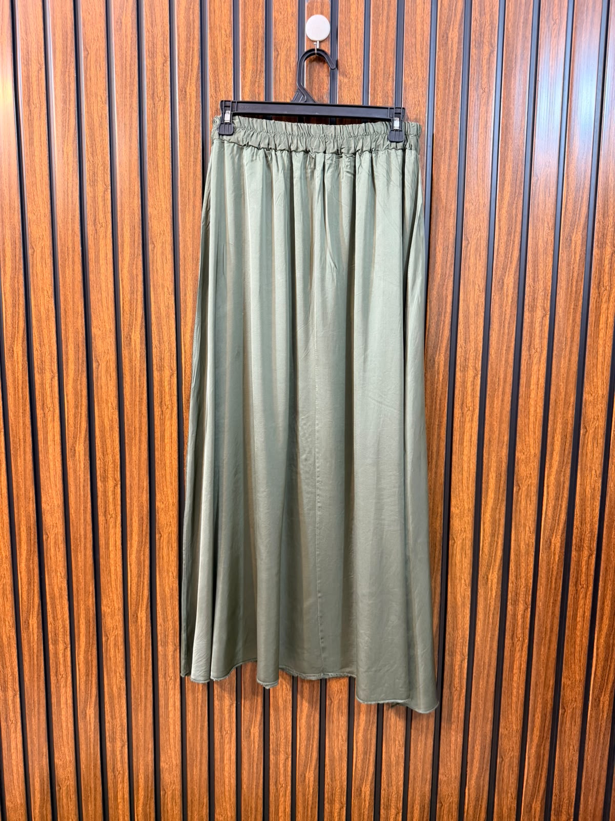 Waist 30  Length 36  Fabric Silk Premium Women's Skirt