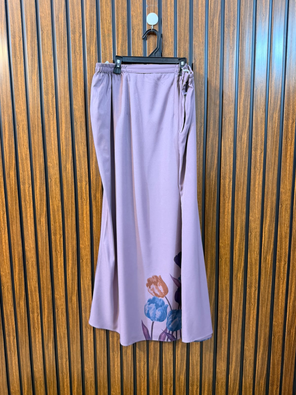 Waist 36  Length 39  Fabric Rayon Classic Women's Skirt
