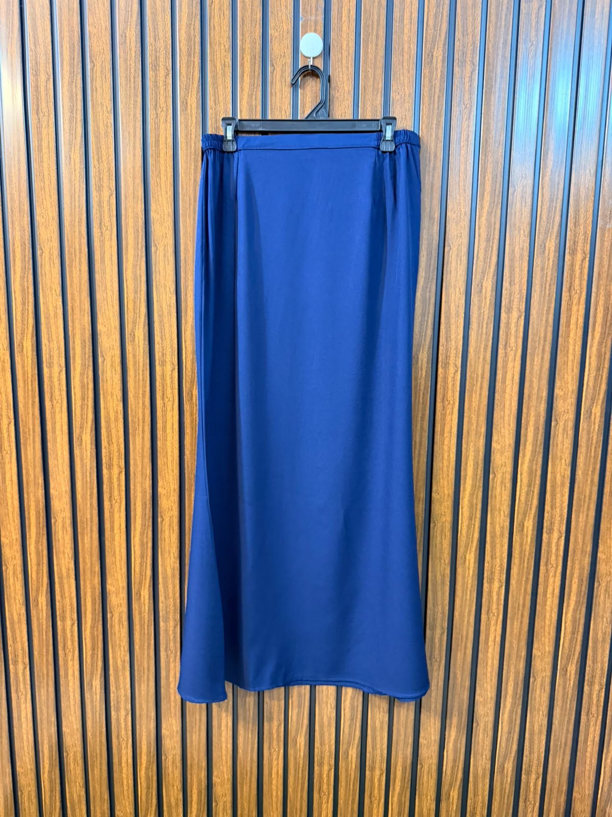 Waist 32  Length 40  Fabric Silk Women's Skirt Online