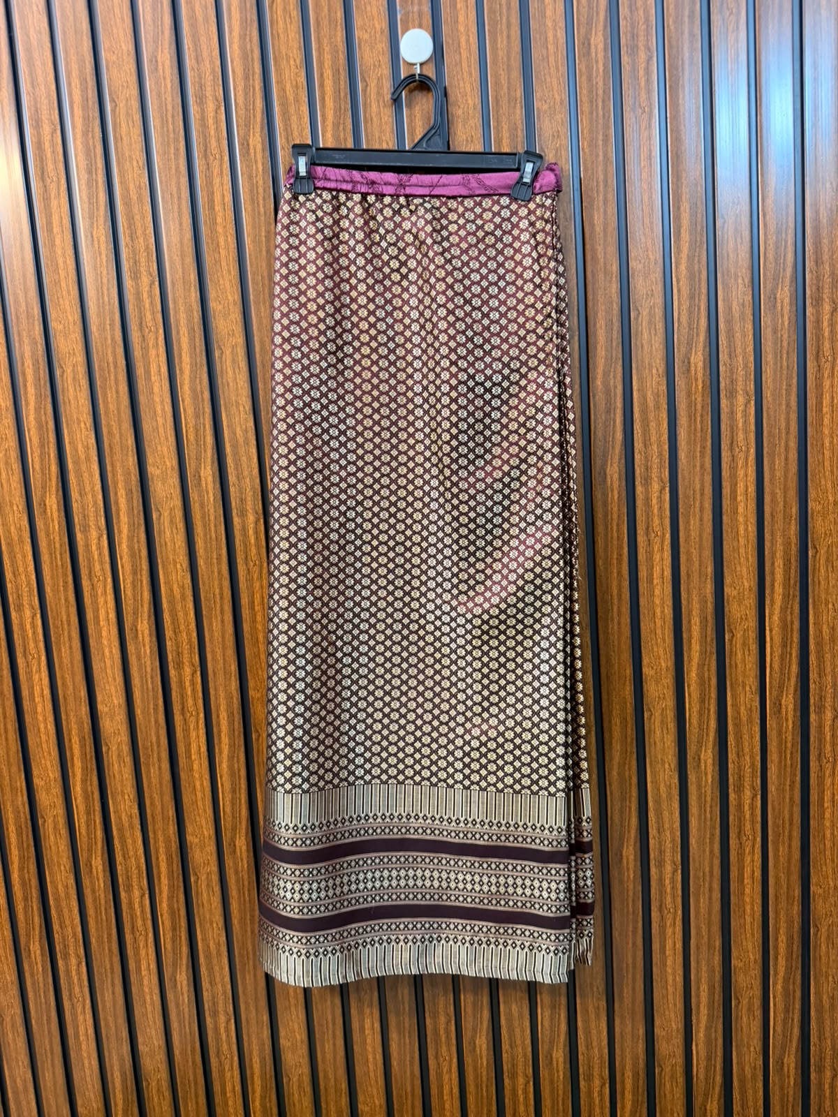 Waist 32  Length 39  Fabric Silk Women's Skirt Collection